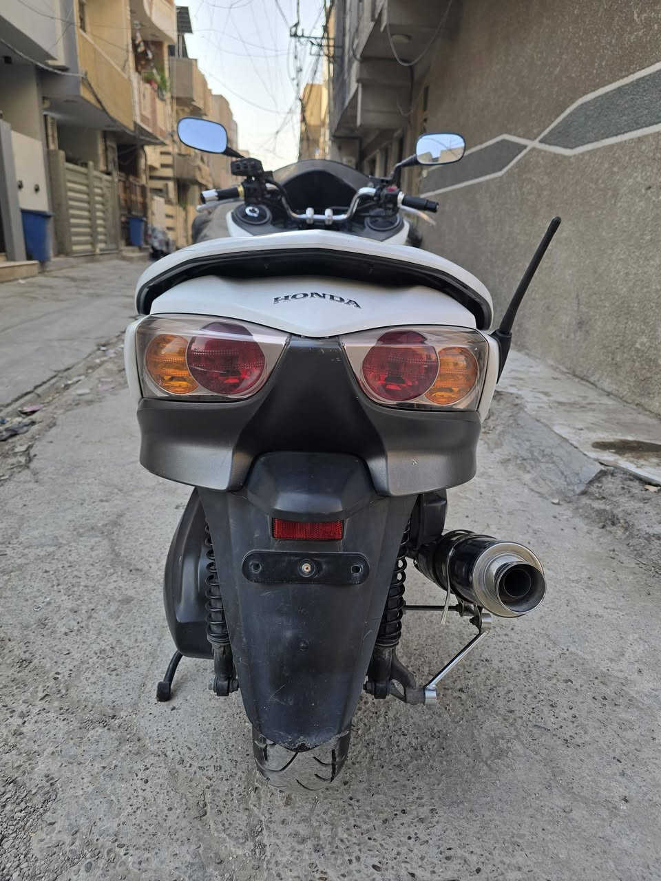 فورزه 0 10 عميه بلاد
ماشيه 21 الف 
السعر 14 قفل 

مكاني بغداد قرب جامع نداء
