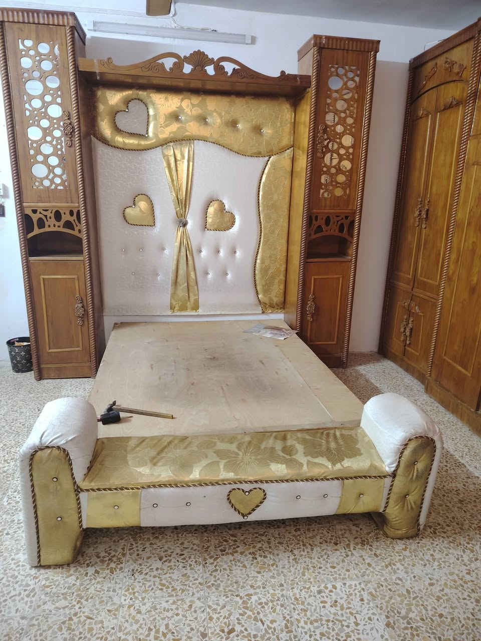 غرفه لبيع فصال ثقيل شرط توصيه ٧٥٠الف وبيامجال ***********
