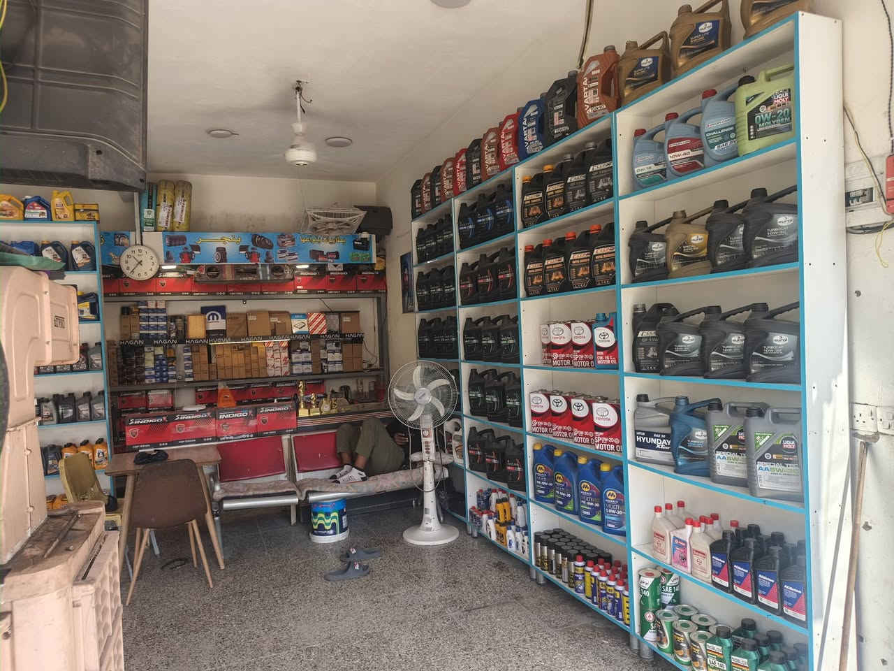 السلام عليكم محل للبيع منطقه الامين شارع العام صف مطعم الرياضي كامل بنشر ودهن *********** استفسار على الواتساب
