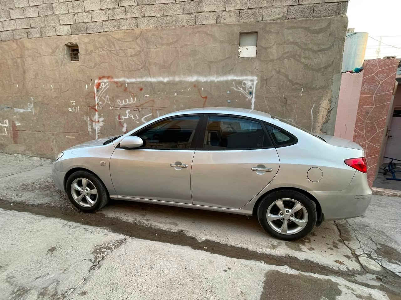 ئاڤانتی مۆدێل ٢٠٠٧ 
كۆدی نیه‌ 
گێڕ و مه‌كینه‌ به‌شه‌رت 
ته‌بریت له‌گه‌ڵ سویچ ئیش ئه‌كات 
ته‌بریت له‌مس 
كوشن جلدو هیته‌ر 
ناو لایت ڕه‌ش 
چوارتایه‌ی لۆكی بۆ به‌ستراوه‌ 
ویل كه‌پ 
یه‌ك جه‌مه‌له‌خی كه‌ڤه‌ر گۆڕاوه‌ 
شوێن كه‌لار 
قوفڵی ٤١ گه‌‌ڵایه‌ 
سه‌یاره‌كه‌ تابڵێی جوانه‌ 
***********
***********واتساپ
