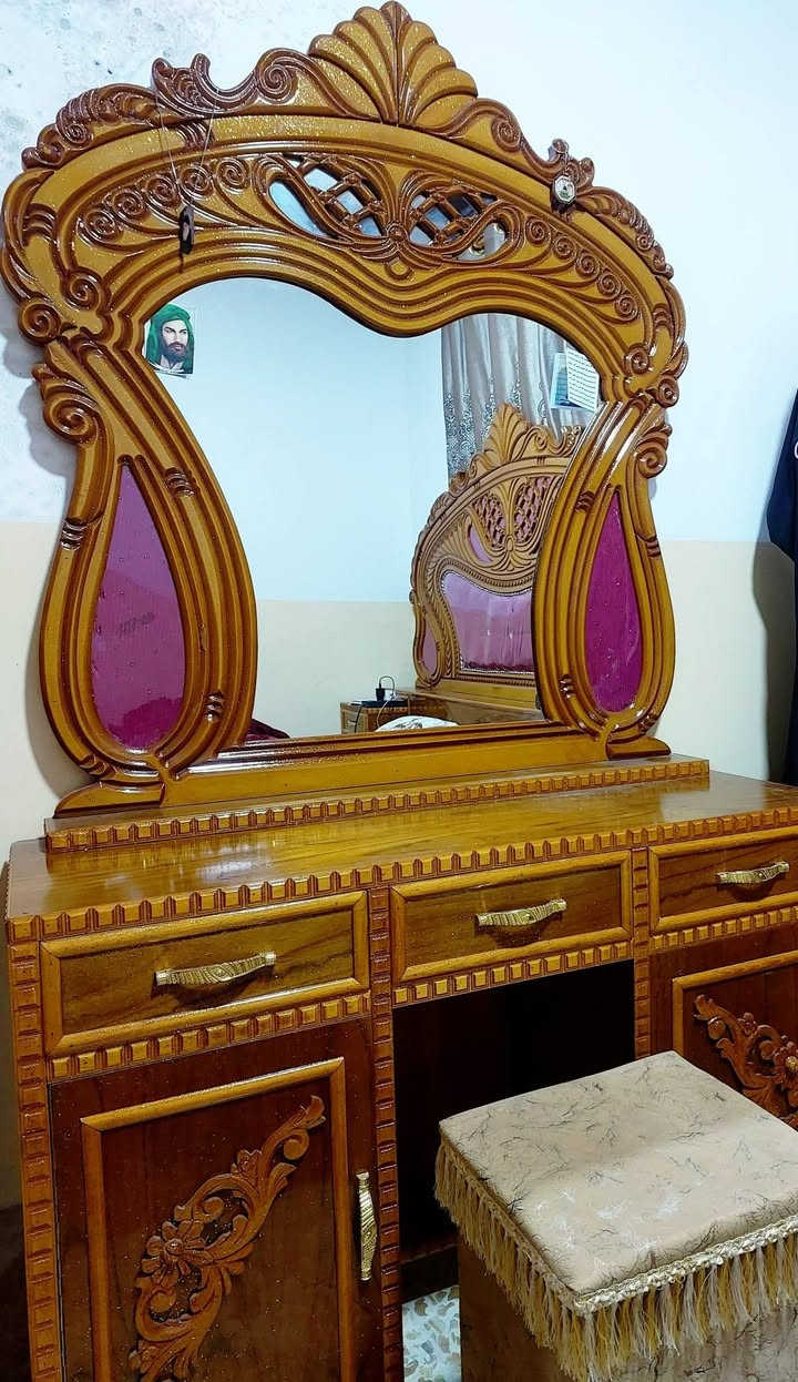 للبيع غرفة نوم خشب أصل (شرط الفحص)، بحالة الجديد استخدام شهرين فقط. للتواصل: [***********].
