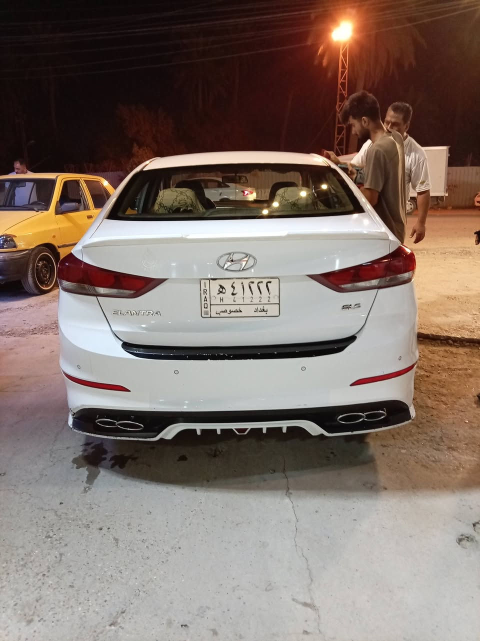 سلام عليكم
Hyundai Elantra :2017 خليجي GLS
الضرر:مبدل بنيد نفس الون

محرك 2000 دوش.
رقم مميز.
مواصفات GLS.
السعر :130 وبيها مجال.
العنوان:بغداد/الكاضمية. 
للاتصال :***********
