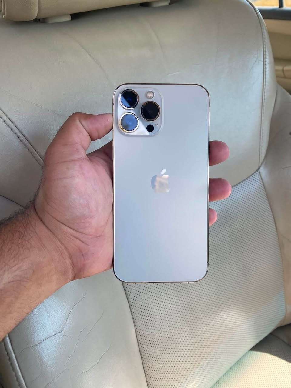 سلام عليكم 
جهاز 13pro max
الجهاز استخدام شخصي من اول ما اخذته هو موجود يمي نسبه بطاريه 85%🔋
ما مبدل بي ولا قطعه الجهاز وتر ما مفتوح ركز ما مفتوح
الجهاز مكفول كفاله عامه لان مو من جماعت الألعاب و برامج القويه هذا الجهاز فقط اتصال و تصفح 
مكاني بابل مركز متواجد خاص 
و واتساب فقط ***********
