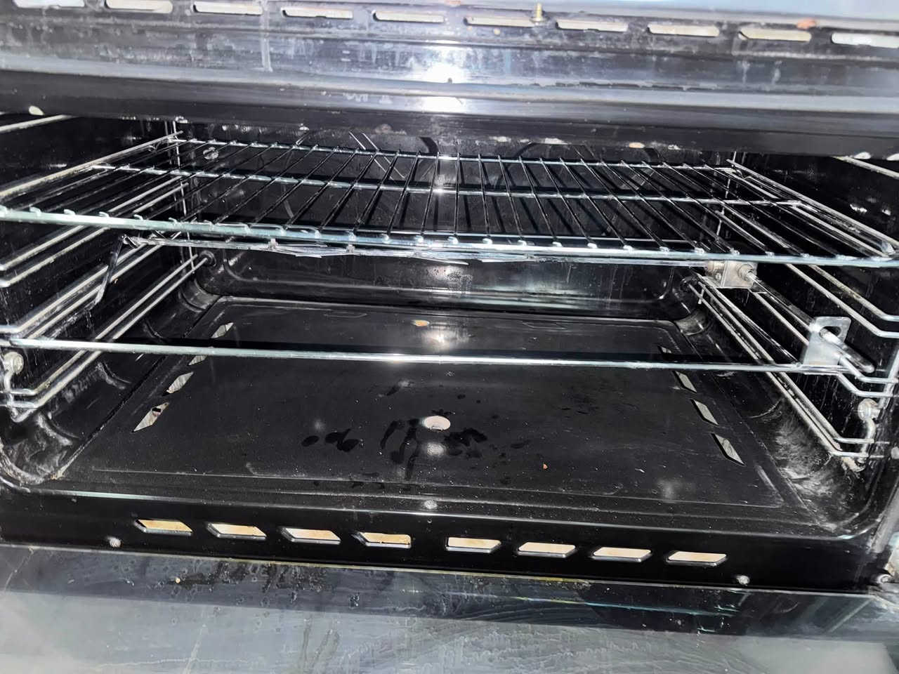 طباخ نظيف وشغال غاز  للبيع مستخدم سعره300 مكاني بغداد الدوره
***********

