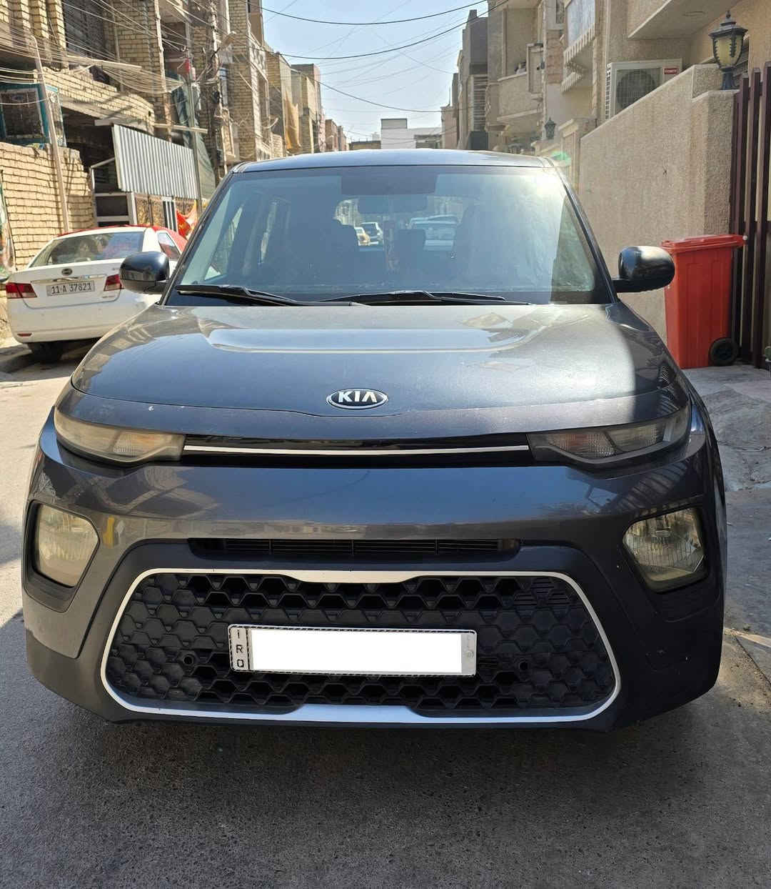 للبيع: كيا صول موديل 2020 (تفاصيل السونار موضحة بالصور) 🚘
🔷 الموديل والوارد: 2020 - وارد أمريكي
🔷 المحرك: دوش (DOHC)
🔷 العداد: 50 ألف كيلو متر فقط
🔷 الكير: أوتوماتيك اعتيادي (6 نمر) المرغوب ممتاز بالازدحامات وميحمى
🔷 التبريد والمحرك:
• الفريز جديد مبدل قبل شهر وعليه ضمان سنة كاملة
• المحرك والكهربائيات بحالة ممتازة وبشرط النظافة 
🔷 البدن والضرر:
• التفاصيل الكاملة والدقيقة للصبغ والتعديل وضرر الشاصي الأمامي واللغد موضحة في صورة تقرير السونار المرفقة ويا المنشور
💸 السعر: 130 ورقة وبيه مجال بسيط للشراي
📍 مكان السيارة: بغداد
📞 للتواصل والاستفسار: ***********
