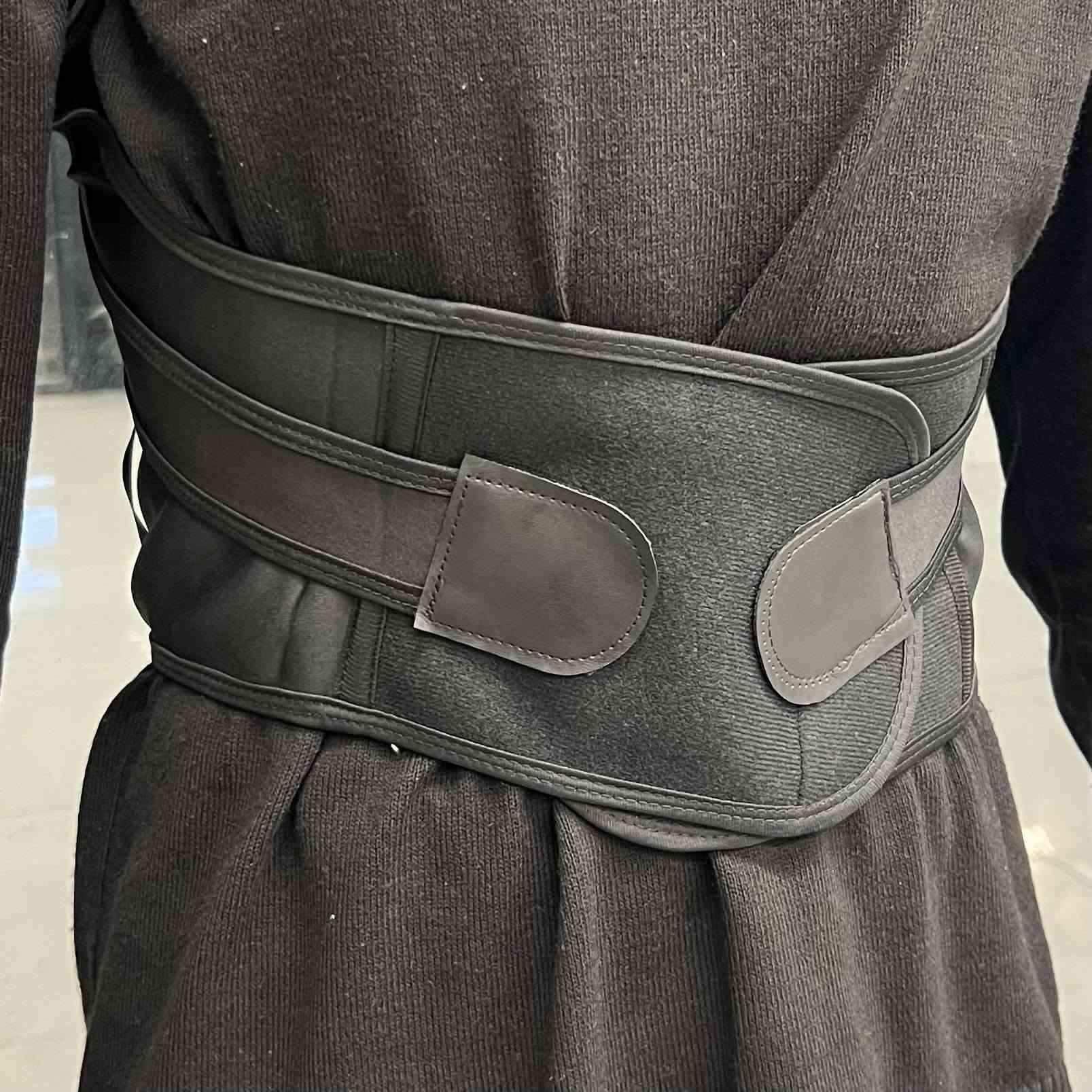 سترة ضغط مصبوبة لدعم الظهر والخصر موديل Z-1501
سترة ضغط مصممة للارتداء اليومي، تساعد على دعم الظهر وتحسين وضعية الكتفين وفق الإرشادات المرفقة على العبوة.

• مصنوعة من قماش مريح ومرن كما هو مذكور على العلبة

• تصميم ضغط مصبوب ليتناسب مع شكل الجسم

• يدعم الخصر والظهر بتصميم مدمج

• يساعد على فتح الكتفين واستقامة الصدر حسب الوصف المطبوع

• مخصص للاستخدام المرحلي (تأقلم – تعديل – تثبيت) خلال 21 يومًا

• مناسب للارتداء المتكرر مع تعليمات عناية واضحة

• الخامة: قماش مرن (Elastic Fabric)

• الفئة: نسائي (حسب الصور المعروضة)

• فترات الاستخدام الموصى بها:
 • 1–7 أيام: فترة تأقلم
 • 8–14 يومًا: فترة تعديل
 • 15–21 يومًا: فترة تثبيت (Muscle Memory)

سعر 9 الاف توصيل 5

تواصل وحجز على رقم ***********
