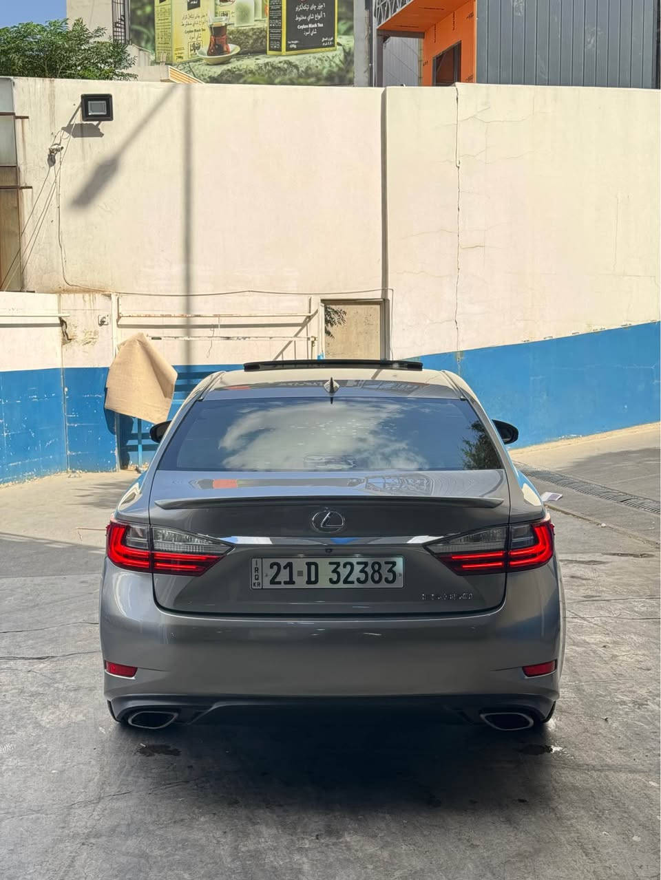 Lexus es350 تەنها 74 هەزار رۆشتووە گێڕو مەکینەو کارەبایات هەمووی بەشەرت تەزە خۆم سێرڤزی عامم بۆ کردووە سەیارەکە تەنها بۆنیتو چاملخی بۆیاخە بەو شەرتەی   شاصی قرچیشی نەبێ سەوتی دیجیتاڵیش بەشەرت 
شوێن سلێمانی 
*********** السليمانية, العراق
