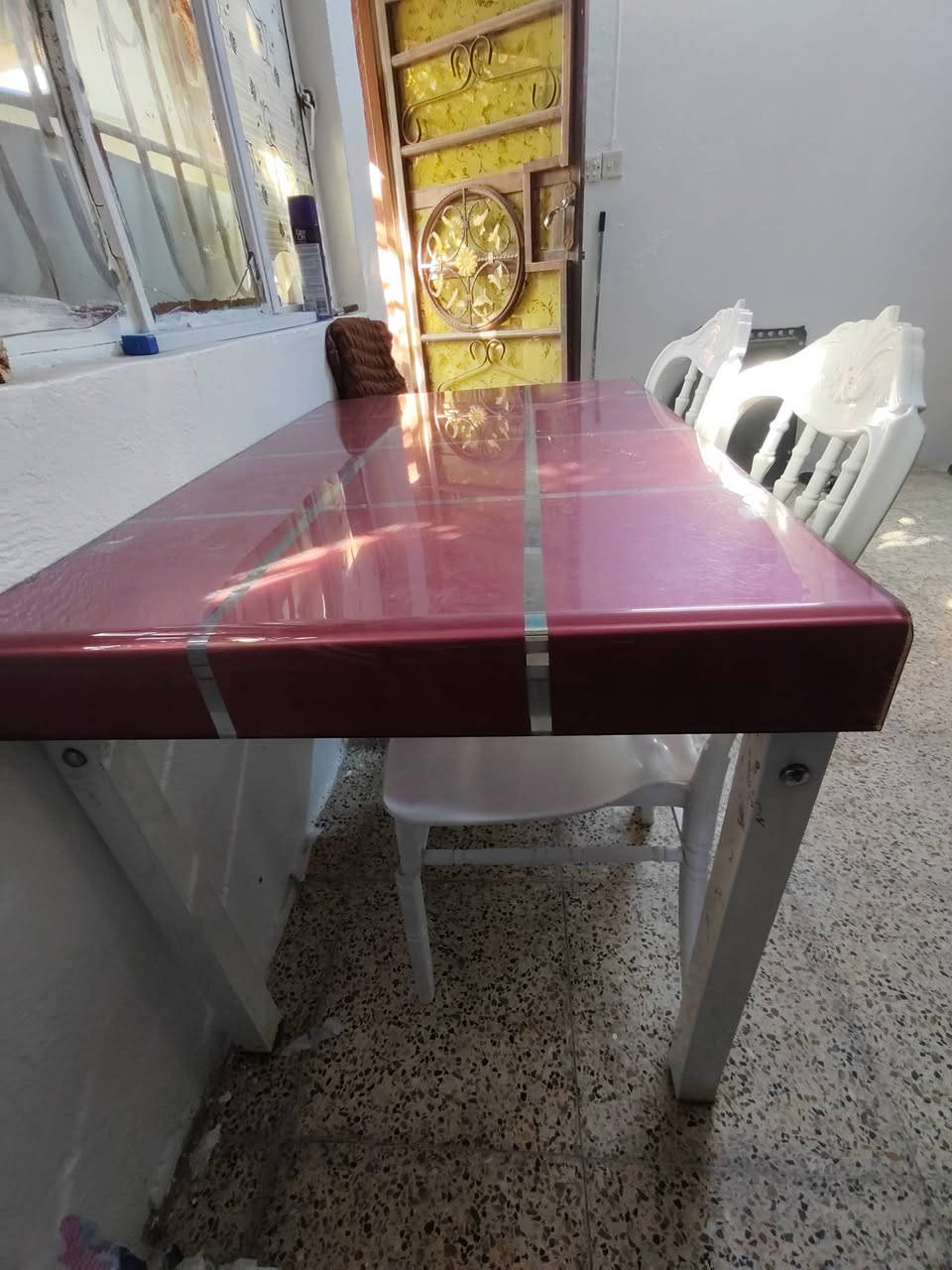 السلام عليكم  معرض مكتب سعره ٤٠الف / ميز طعام ويا ثلاث كراسي سعره ٧٥الف طبله كبيره سعر١٥ الف  مبايل *********** شكرآ
