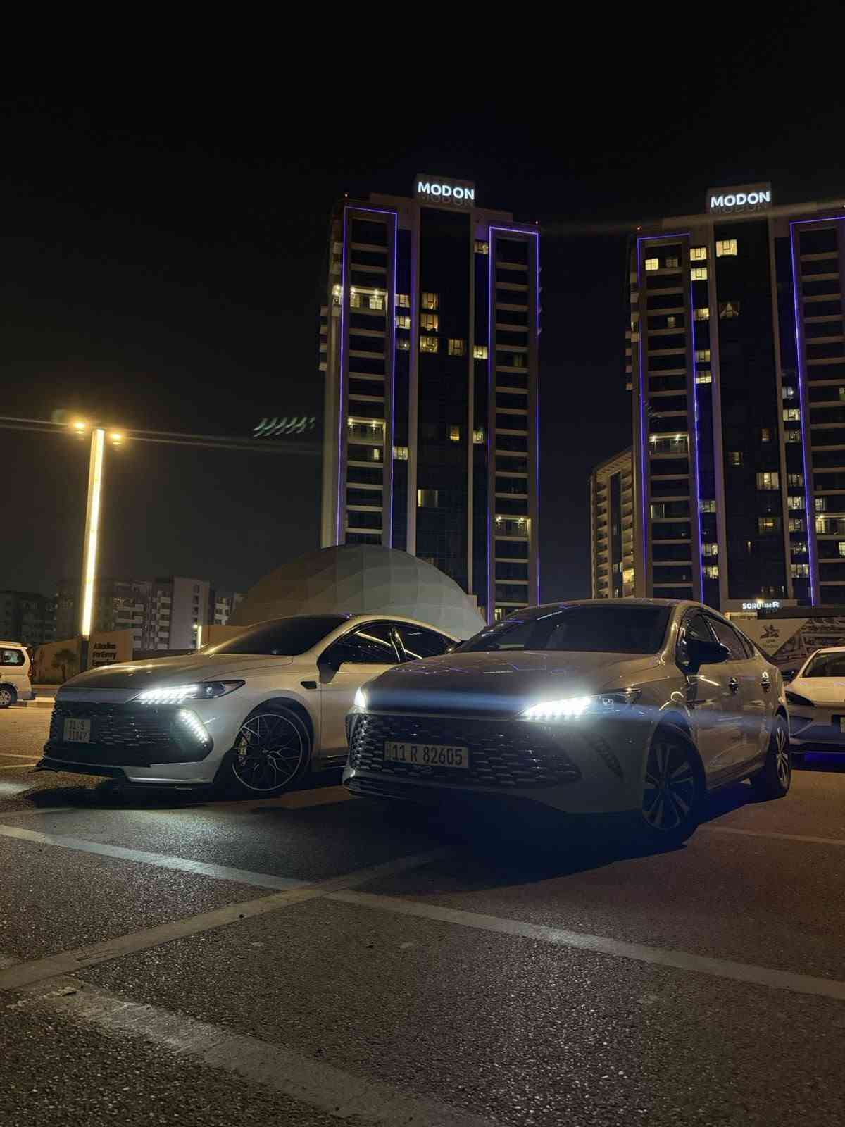 ‏Byd Qin plus 2025
‏
‏لون مميز ويل كروم  
‏
‏ماشية 28 الف كيلو فقط 
‏
‏السيارة مصروف عليها مثل 
‏
‏1-طخم سبيسرات 
‏2-انارة تسلا داخلي 
‏3-سستم كاربون فايبر داخلي كامل 
‏4-لدات دعاميات امامي خلفي 
‏5-عليها عازل حراري و تضليل كامل 
‏6-دواسات 4 بيبان و صندوك 
‏7-الشباك الامامي عليه حماية كاملة
‏8-شاشة دودو لانشر 26 اخر تحديث
‏9-شعار جاملغ امامي متصل بلباب 
‏10-بنيد جكات 
‏11-مطريات 
‏12-مري 
‏13-يدات 
‏14-واقيات طين 
‏15-حاجب لد امامي 
‏16-علامات سود
‏17- سبايدر صندوك
‏18-سبايدر جامة خلفية 
‏19-زعنفة قمارة 
‏20-ارضيات حوضية 
‏21-فرشة صندوك
‏22-سكوبات مثلثات خلفية
‏23-فرشة دشبول خلفي 
24-شاحنة 8 امبير بلادية 
‏25-داش كام الي يريده سعرة خارج عن سعر السيارة وحد
‏
‏كفالة من الفتح و الصبغ و البارد
‏
‏السعر 21200 قفل حلالي يمي و فلوسك يمك 
‏ارفع المنشور بكلمة طيبة و انشالله تركبون اغاتها 
‏
‏مكاني بغداد الغزالية 
‏***********

نص مكتوب في الصور:
- هسا يجيني كذاك الواحد يصيح حلوة 😂