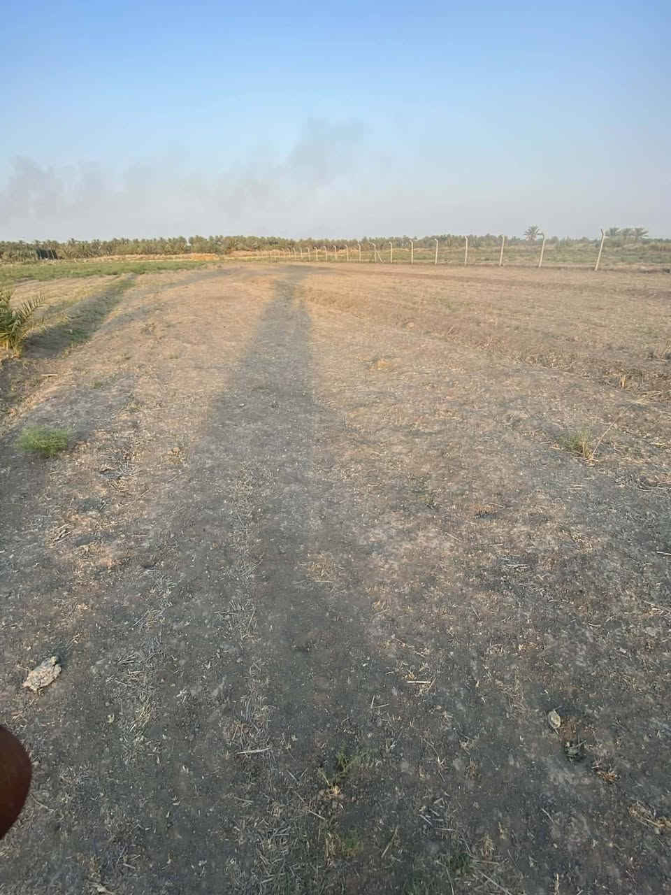 للبيع
المساحه دونيمن 
ارض زراعيه 
تبعد كيلو ونص ع شارع العام 
كهرباء قريبه 
مي سقي 
محافظة بابل 
منطقه هوئ الشام 
للستفسار اتصل ع الرقم ***********
سعر لدونم ١٨ بي مجال 
اخوان اي استفسار اتصل ع صاحب لارض 
اني مكلف بل نشر اعتذر ع الرد
