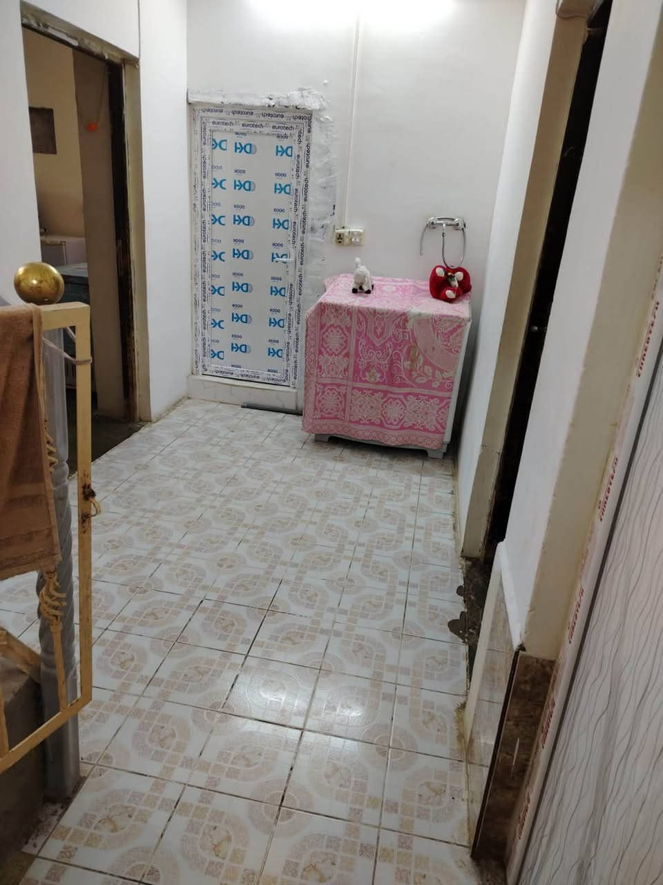 السلام عليكم بيت للبيع
الديوان طول ٨ عرض ٤ عگاده سيراميك 

الهول ٦ ب ٤ 

الممر ٤ ب ٢ 

الحمام ٢ ب ٢ 

المطبخ ٥ ونص ب ٤ صب مو سيراميك 

تواليت متر ب متر 

الغرفه ٥ ب ٤ ارضيه صب

المدخل ٢ ب ٢ سيراميك 

الطابق الثاني 

غرفه ٥ ونص ب ٤ عگاده صب 

ممر بين الغرف ٥ طول عرض ٢ 

غرفه ٥ ب ٤ 

غرفه ٧ ب ٤ 

غرفه ٥ ب ٤  

مخزن عرض متر ب ٤ طول 

صحيات ٢ ب ٢ عگاده 

الباقي سندويچ ومسطر 

الطرمه كبيرة ترهم كراج هم 

صحيات خارجيه كامله 

 المساحه ٣٠٠ متر 

ومتر ونص داير البيت

بس مو طابو 

العنوان السبحاني قرب جامع الخطيب يبعد عنه 10 دقايق 

سعره 47 وبي مجال
***********
