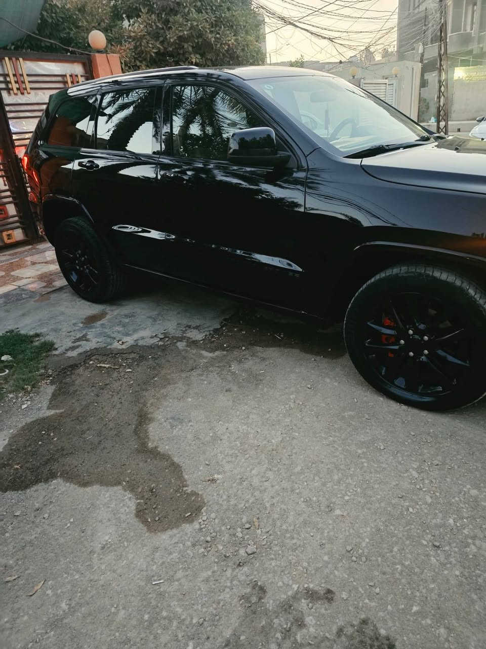 السلام عليكم
 جيب كراند شيروكي وارد امريكي  2021  BLACK TOP
رقم بغداد تحويل مباشر 
حادثها بنيد وجاملغ مبدلات شركه 
 فول للاخير عده الفتحه
رادارات اماميه وخلفيه وجانبيه
توقف ذاتي تحديد مسار توقف عن بعد
كشنات جلد  كهرباء  وتدفئه وتبريد  
السياره كير ومكينه وحداديه كفاله عامه ونظافه 100./.
السياره ما تصرف عليها الف 
السياره مغلفه PPF ضمان ١٠ سنوات 
نشرة  داخليه VIP

سعرها 215$  وبيها مجال

مكاني بابل
***********

