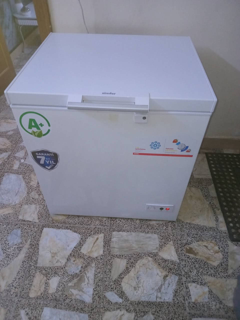 مجمده كلش نضيفه تركيه أخذته قبل سنه ٣٥٠ الف
وهسه رايده ١٧٥ وبيه مجال لان تجميده مو مثل قبل للامانه شغاله وتجمد وجدا نظيفه مكاني غزالية قرب جامع حميد المرعي ابو ليث ***********
