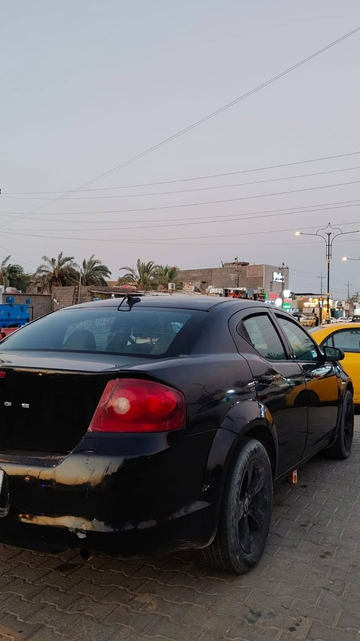 دوج افنجر امريكي بدون حادث مديل ١٤ رقم انكليزي باسمي كير محرك تبريد جاهزه السياره صبغ عام جماليه فقط السعر ٧٠ العنوان بصره ابو الخصيب ***********
