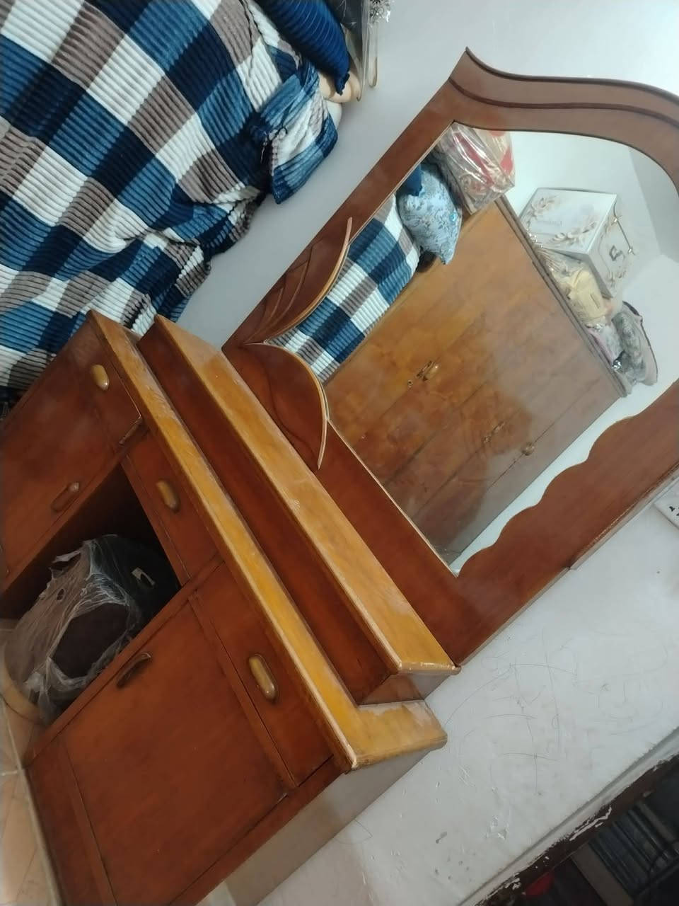 للبيع غرفه تزكام درجه اولئ حله قرب مجسر ثوره ***********

