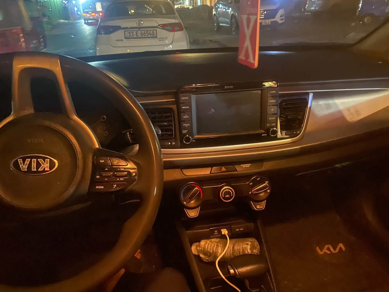 السلام عليكم للبيع كيا ريو مودي2020وارد  ماشية 75رقم جدبد بسمي كير محولة بس الكير سعرة 11ورقة اي تي السعر 95بيهة مجال مكاني بغداد ***********
