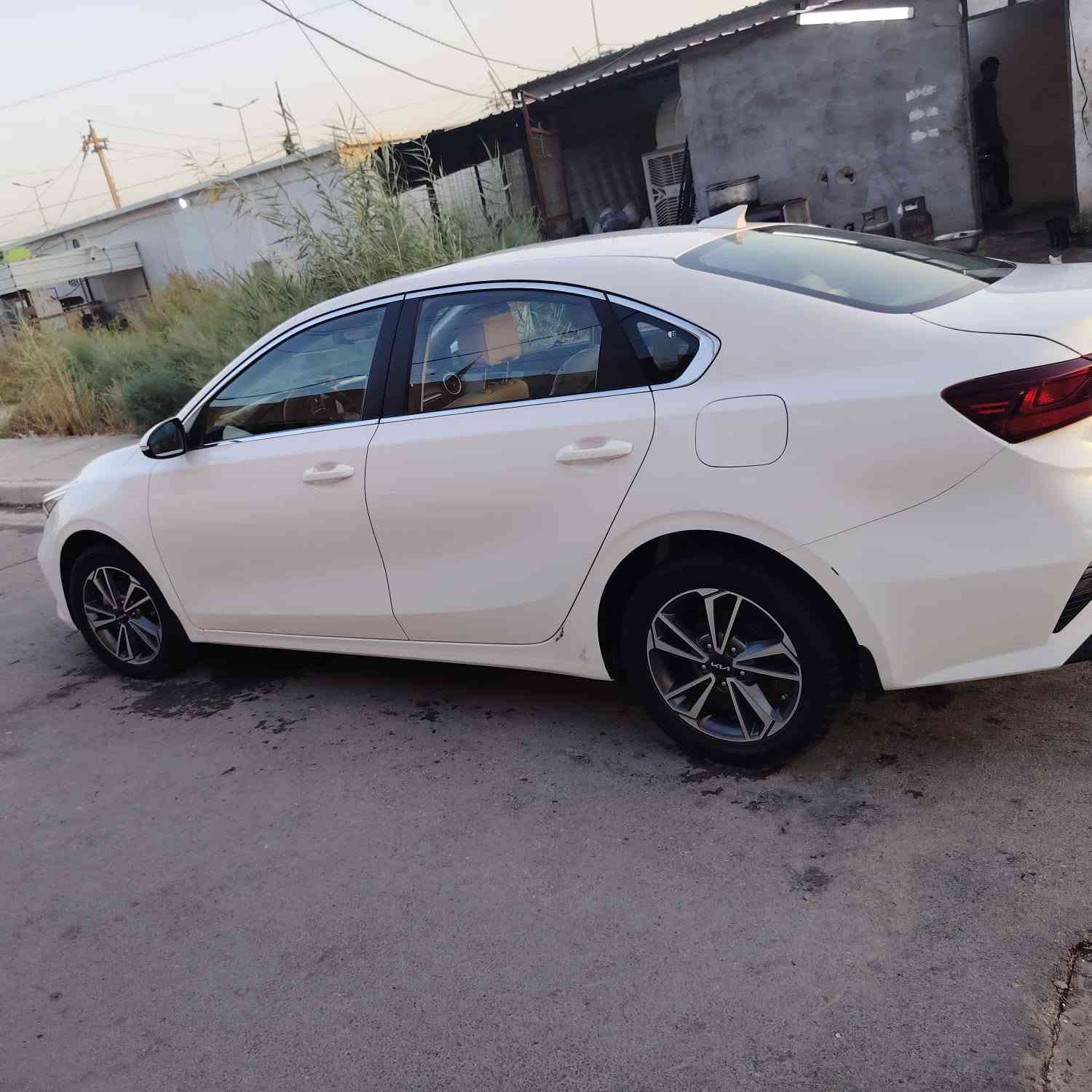 سيراتو خليجي موديل ٢٣ ماشية ٤٠ الف حقيقي اني صاحب مطعم أو مامستخدمة بيها بارد بسيط سيارة جديدة حيل  سيارة فول مواصفات فتحة مكينة ٢٠٠٠ تحكمات مكانها واسط الصويرة السعر المطلوب ١٨٠ لتواصل ***********
