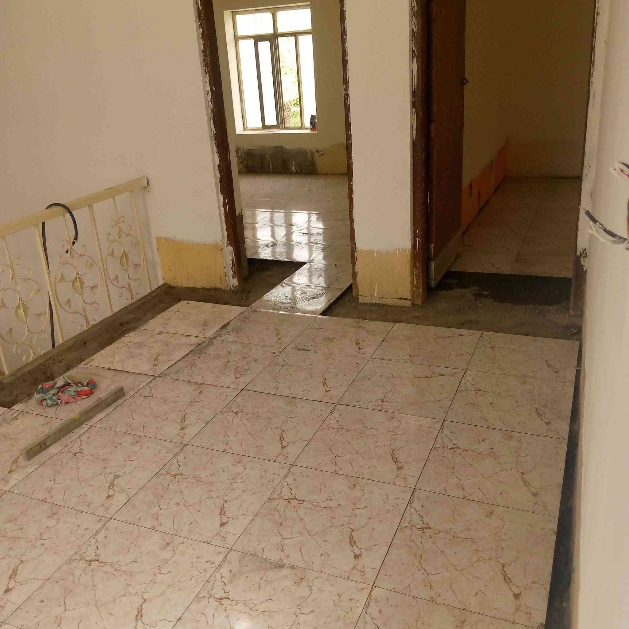 سلام عليكم شغلي وجهيات وبارسلين وسيراميك ولبخ وفوم طلس تطعيم وسيراميك ارضية اشتغل علا تر وعلا قطعي حسب تفاق ***********
