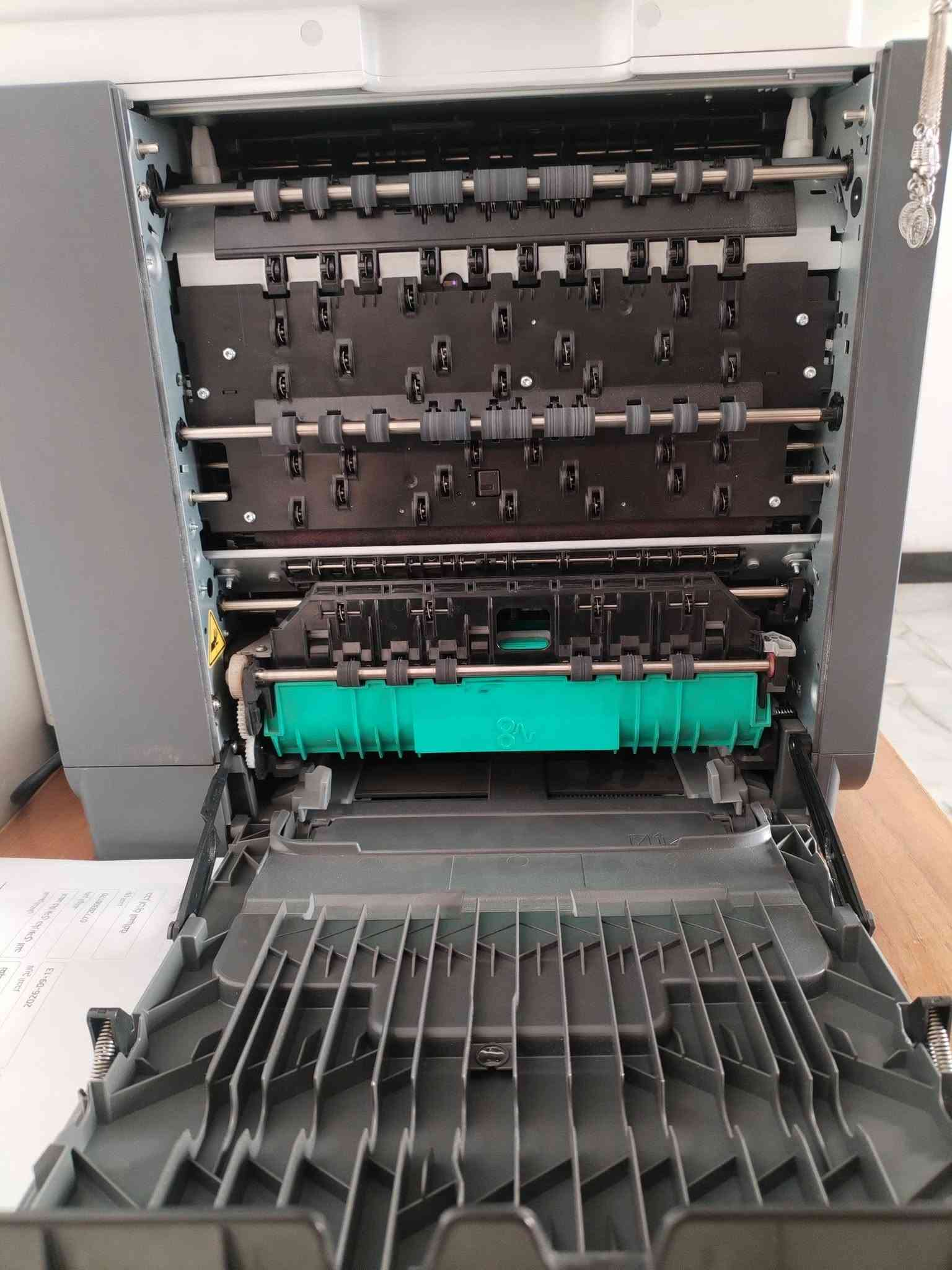 طابعه hp586  نضيفه كلش و مرتبه و سعره كلش مناسب عداده 34 الف صفحه وياه سيت حبر  استخدام شخصي  و ما مستخدمه  سعره 750 و النضافه كدامك صورته من كل مكان  واتساب ***********
