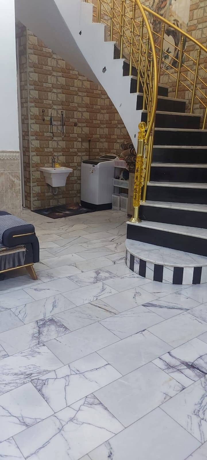 🏠 دار للبيع او مراوس
📍 الموقع: حي الزهراء الأولى – موقع مميز على ساحة ومنتزه
📐 المساحة: 150 متر
📜 طابو: ملك صرف
🏡 البناء: طابقين كاملين – بناء حديث ومتكامل
✨ الأرضيات: مرمر
تفاصيل الدار:
🔹 4 غرف
🔹 صالتان
🔹 استقبال
🔹 مطبخ
🔹 3 مجمعات صحية
🔹 مناور عدد 2
🔄 متوفر للبيع أو للمراوسة
المراوسة على دار قديم في الجمعية أو العسكري أو قطعة أرض.
📞 للاستفسار والتفاصيل، راسلنا أو اتصل:
***********
***********
🏢 مكتب عالم العقار في الجمعية مقابل الإطفاء او الاتصال #عندك_عقار_للبيع_فقط_راسلنا_اواتصل_وات_ساب
