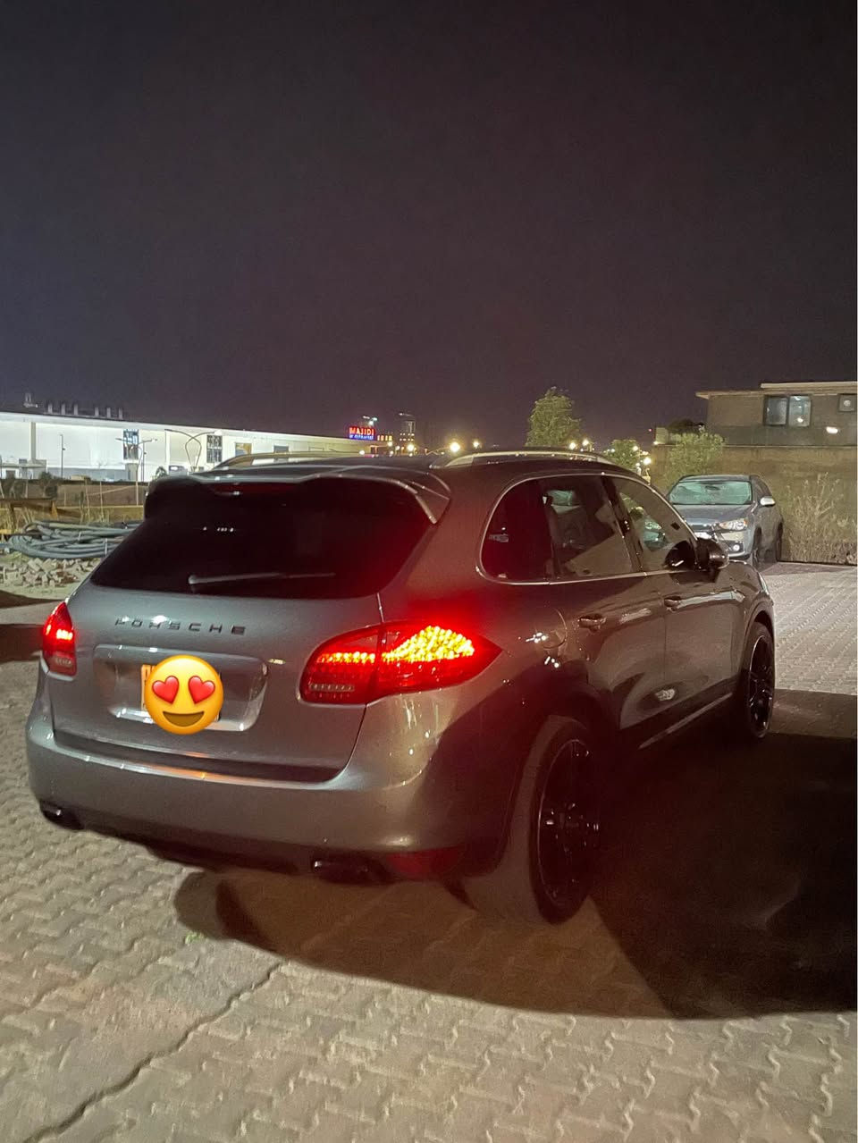 Porsche cayenne 2011 diesel 
پۆرش کایان ٢٠١١ مەکینە گاز ( دیزڵ ) زەمان دوەلی 
مواصفات :- 
پانۆراما 
کوشن سایق و سەکن میمۆری و هیتەر 
سوکان کارەبا و میمۆری 
کوشن ١٢ نەوع ئەجوڵێ 
ڕاداری ناوچەی کوێر ( ئاوێنەکان ) 
ڕاداری پێشەوە خۆی ستۆپ ئەکات 
سنوق کارەبا 
برێک بەسمە 
دەبڵی کارەبا بەرز و نزم ئەکات بە شەرت 
چەن مۆدێکی زۆری لێخوڕین ( دەبڵ ئەکسل - قورس و سوک - سپۆرت )
سیستەمی هاتنە خوارەوەی لێژایی
لەگەڵ پێچ کردنەوە لایتەکان ئەجوڵێ 
٣٦٠ دەرەجە حاسە 

مەکینە ٦ پستۆن گازە و زۆۆۆر کەم دەخوات حەفتەیەک تانکیەک ناخوات  مەکینە و گێڕ و تەقە و ڕەقە و کارەباییات و جەگ و دەبڵ و چوپ بە شەرتی ١٠٠ فەحس ، تەبرید لەسەر سویچ وەک سەلاجە وایە ، بانس و ڕۆن تازە گۆڕاوە و تحویل و غرامە بە شەرت نەفسی ڕۆژ هەموو شتێکی تازەیە و هەرزانترین نرخیش لە تەواوی عێراق بۆ ئەو سەیارەیە دامناوە 
تکایە لە ڕێگای وەتس ئەپ نامە بنێرن یان پەیوەندی بکەن ، سوپاس 
نرخی ١٤٠ وەرەقە و معامەلەیەکی برایانە
*********** whatsapp وەتس ئەپ السليمانية, العراق
