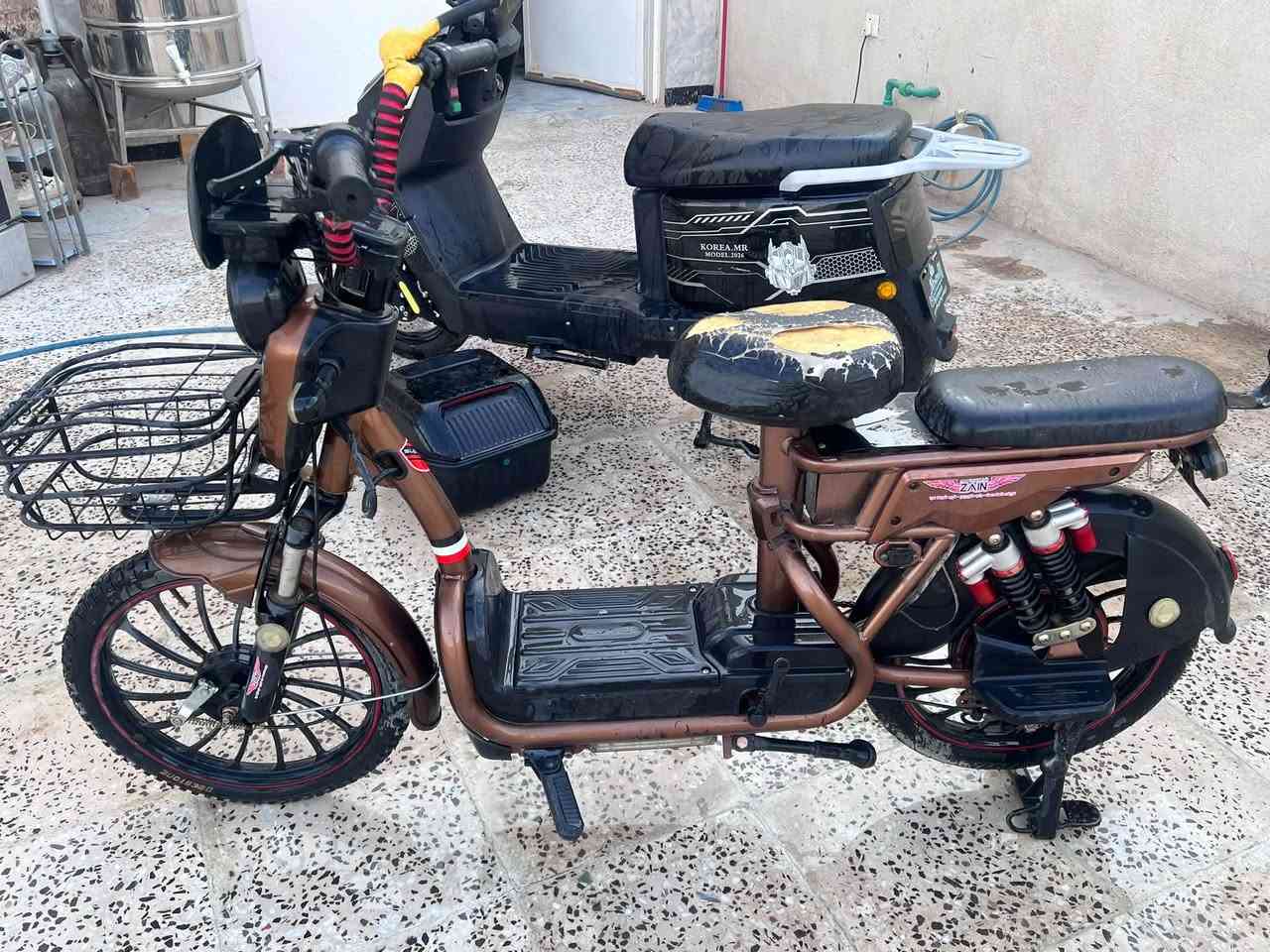 السلام عليكم من رخصة الادمن باسكل شحن 5بطاريات 
نوقصات 
يدة ابريك امامي 
وشاشة القاعدة مكسورة أما الشاشة كلشي مابيهة شغالة 
مكاني كربلاء الحر. رقمي ***********
الشحنة الوحدة اتوصلك 30كيلو 
السعر خاص
