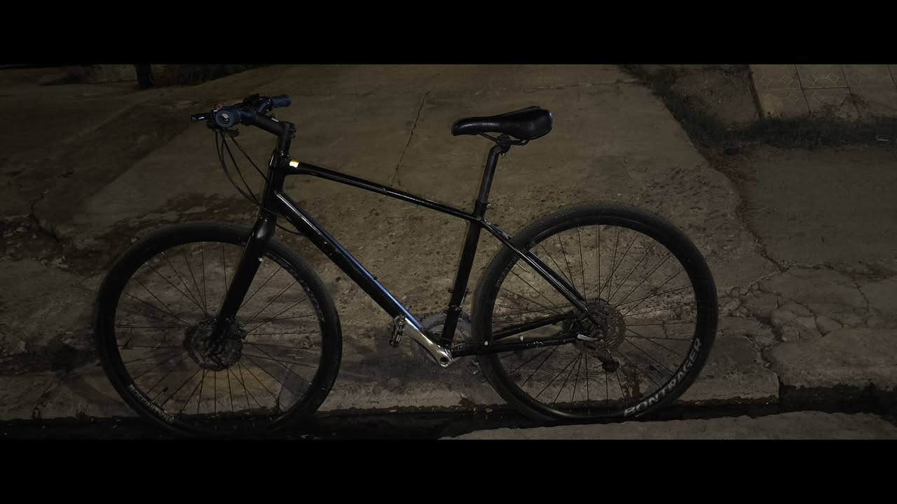 دراجة نوعية TREKتريك امريكي🚲
لون اسود🌑
بريكات دهن عنبار🪄

لشة المنيوم ومعة وزنة الكامل 7كيلو☢️

ماشة كاربون فايبر☢️

ويالة ضد الصدمات☢️

مكينة9نمر☢️

بايدار تايكر☢️

بي هواي مواصفات معه تحياتي للجميع قطعة نادرا 
سعره175 للاستفسار الاتصال او واتساب
***********🫆
