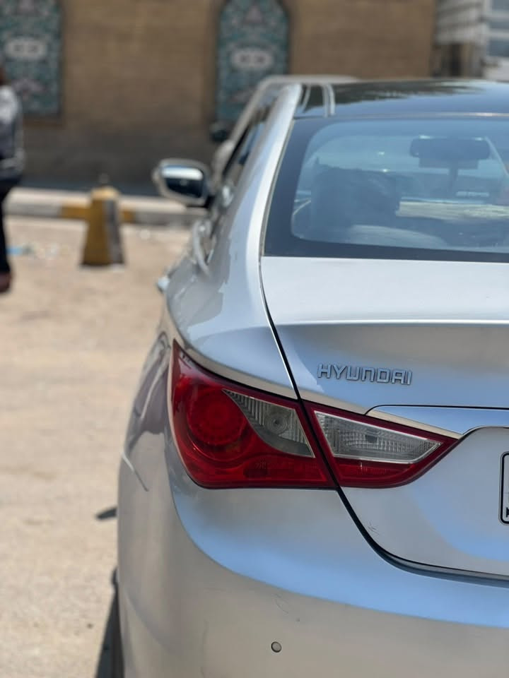 السلام عليكم
سوناتا 2011 خليجي 

محرك  جديد 2400 دوش 
بأسمي تحويل ثانيوم 
سنويتهاا لل2031
محرك كير متعهد بيهن خير من الله 

فول مواصفات عده البصمه 

شفتات ستيرن كشن كهرباىي تبريد قطعتين 

تبريد خير من الله 

السياره بيهاا اماكن خدوش بدون ضربه مصبوغه احزام 

وبنيد مبدل بدون ضربه 

السعر 95 وبيهاا مجال سياره كلشش جديده ونضيفه 

مكان السياره بابل ***********
