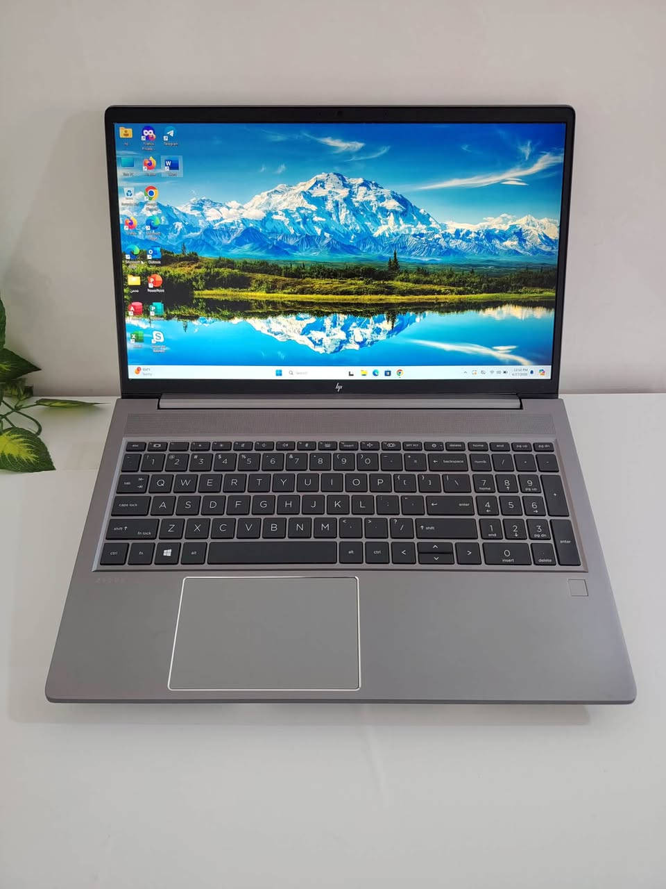 HP ZBook  Power G7 Mobile Workstation
I7 10th H 

16GB DDR4 RAM
512 SSD  HARD 

Intel (R) UHD Graphics 8GB
NVIDIA Quadro P620 4GB

15.6 FHD 1920*1080   
 ملاحظة/  مخصصة ايضا للعمل الهندسي وهي اقل قوة مقارنة بالحاسبة اعلاه برغم تشابه الماركة وتقارب المواصفات باختلاف واحد وهو كرت الشاشة هنا اقل لكنه يقدم اداء قويا ومستقرا. 
السعر : 675 الف دينار.

للتواصل : ***********
