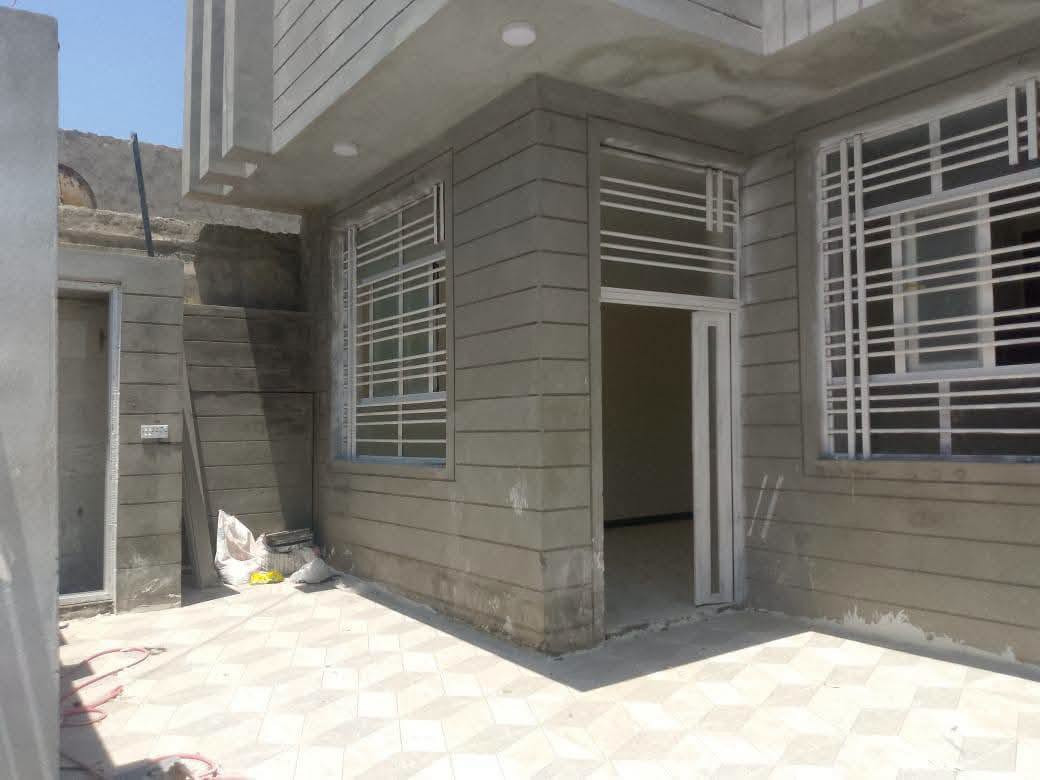 السلام عليكم بيت للبيع المساحه 165متر يحتوي على غرفتين وصاله وأستقبال ومطبخ وصحيات داخليه وخارجيه العنوان كربلاء طويريج حي الجمعيه شارع المدينه المنوره السعر أتصال 
***********
***********
او مراجعة مكتب درة طويريج للعقارات قرب الكفيل
@أبرز المعجبين #للجميع #اشاره
