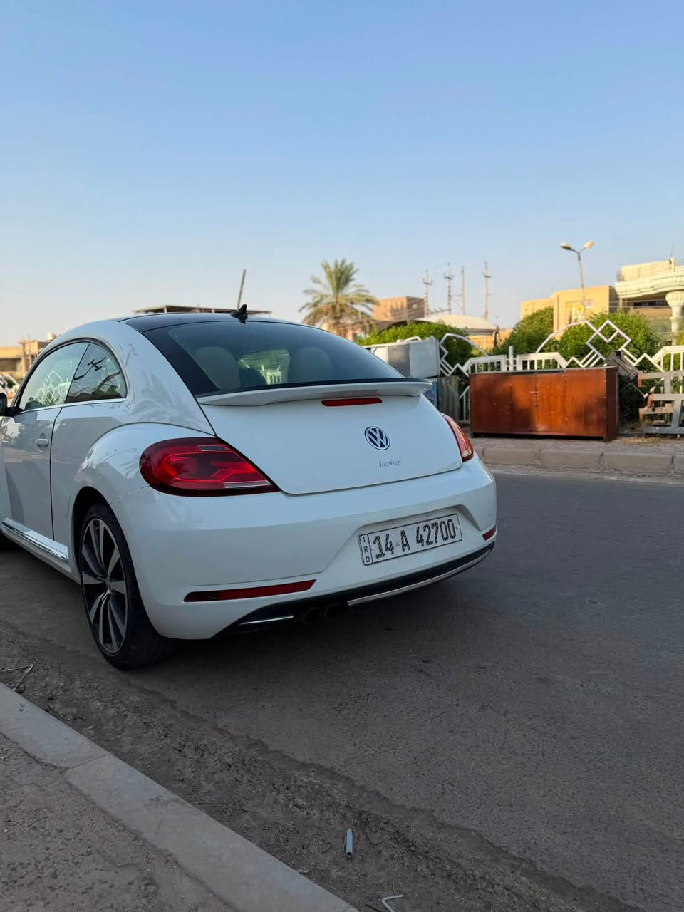السلام عليكم بيتل 2018 SE 2.0tsi
فول مواصفات 
 ، السياره حادثها من امريكا فقط دعاميه 
اماميه ماشيه 100 كيلو
بالعراق صارت بيها طخات سطحيه بلجاملغات الاماميه بدون دواخل وتبدلن بقطع اصليه وربع بنيد تقريباً صبغ بدون ايرباك بدون دواخل 
السياره جاهزه للاخير بدون مصرف نقصها الوحيد دبه زراگات 
السياره بانورما ، شاشه كبيره ، تدفئه كشنات ، تدفئه بلمري 
هيتر جامه خلفيه ، نقاط عمياء ، رادار خلفي توقف ذاتي 
كامره خلفيه , ابل كار بلي اندرويد اوتو ، داش كام امامي خلفي ،
سستم صوت عالي ونقي جداً ، مع باقي مواصفاتها المعروفه 
سعر السيارة 115$ بي مجال لاتقارنها بغيرها الي بدون بانورما وشاشه صغيره رقم بصره الجديد سنوية 2030 مشروع وطني  ،
مكان السياره ميسان العماره
***********
 
3VWJD7ATXJM711176
