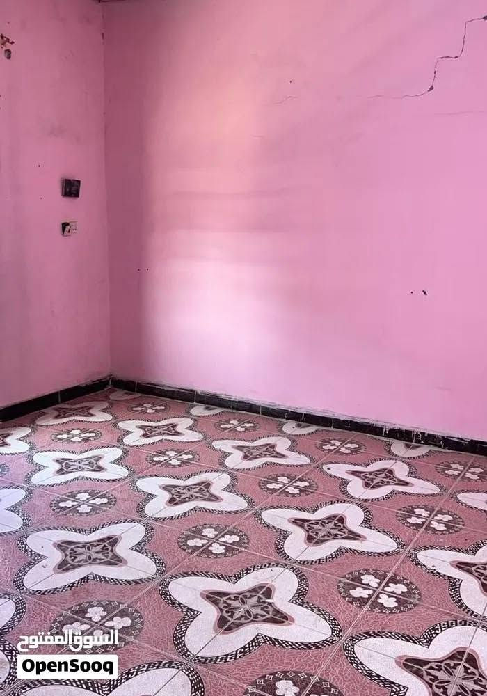 السلام عليكم يوجد شقه لايجار طابق اول مكونه من غرفتين وهول ومطبخ وصحيات بناء حديث العنوان في الجمهوريه  السعر 350
رقم الموبايل لاستفسار 
***********
