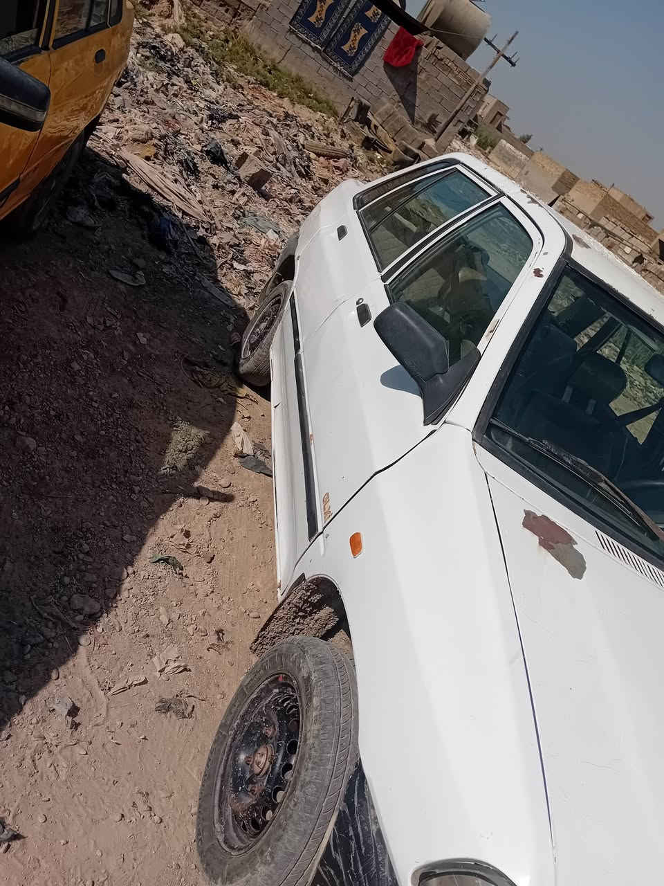 سايبة للبيع مديل 2010 سيارة حلوة ونضيفة السعر30وبيهة مجال سنوية ساقطة صارلهة سنتين وعليهة غرامة 100الف رقم بغداد الماني ***********
