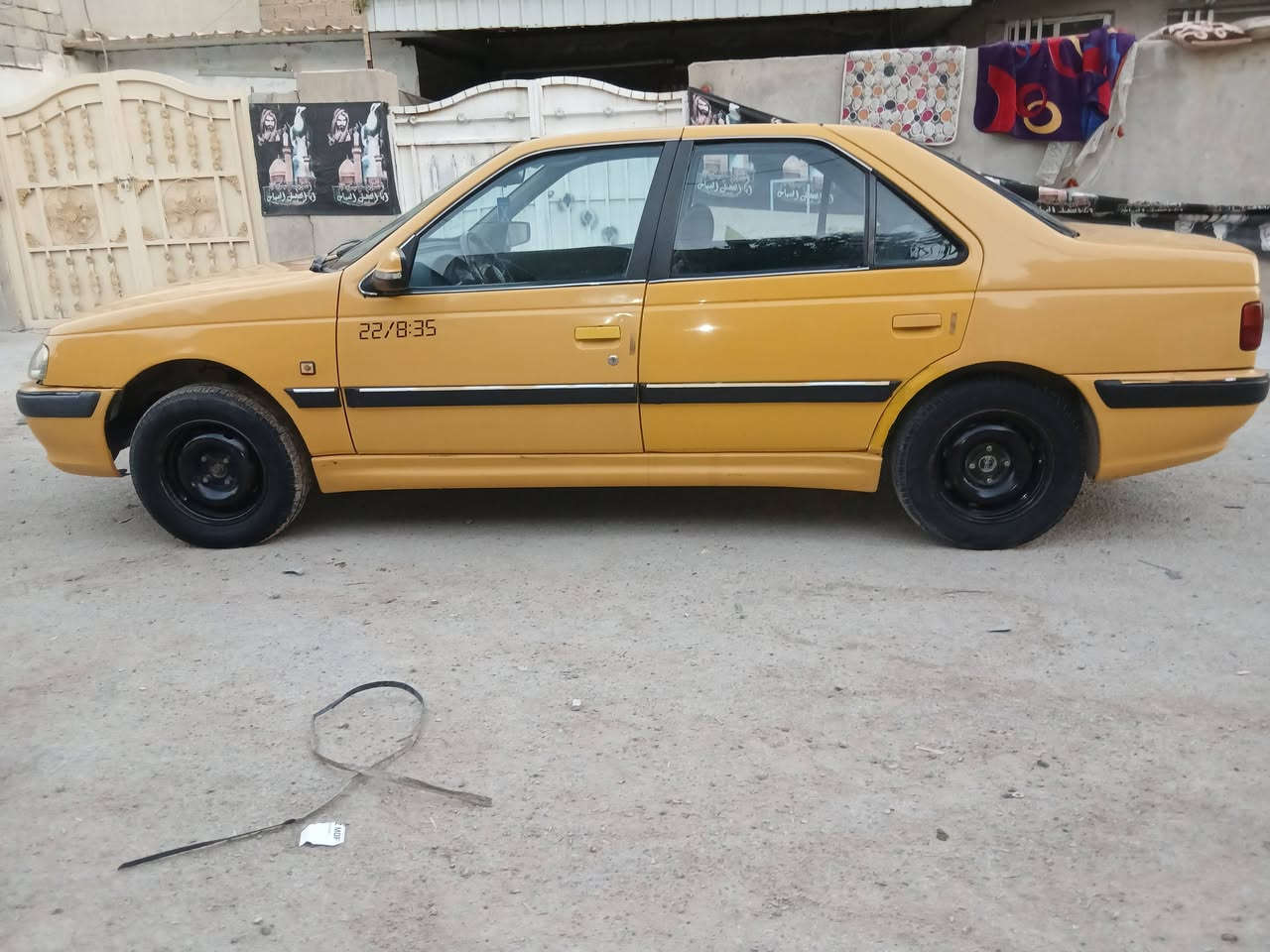 السلام عليكم سياره بيجو موديل ١٥ السياره بيها باب تبديل الجهة اليسره خلف السايق والاهللالات معمره السياره رقم انكليزي السنويه صاقطه صارلها ثمانية اشهر السياره باسمنا  الاتصال *********** بغداد الامين  السعر ٤٥ وبيها مجال والشراي يتصل وبي خير ويدلل
