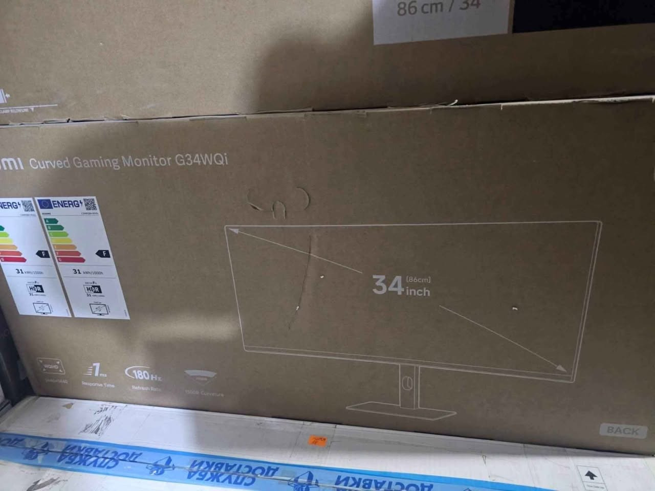 للبيع: شاشة ألعاب شاومي منحنية (Xiaomi Curved Gaming Monitor G34WQi) بحجم 34 بوصة  
​الحالة: استخدام 19 يوم فقط يعني ضمان شبه كامل، نظافة 100% (أخت الجديدة) ويا الكرتون وكامل الغراض والملحقات، خالية من أي عيوب أو شخوط.
​المواصفات الأساسية:
​الشاشة: 34 بوصة منحنية لتجربة ألعاب ورؤية محيطية ممتازة.  
​الدقة: WQHD فائقة العرض.
​التردد والاستجابة: 180Hz وسرعة استجابة 1ms.  
​السعر: 320 ألف دينار (سعر الجديدة بالسوگ 360 ألف)، وبيها مجال للشراي الجاد.
​المكان والتسليم: الموصل - حي الشرطة (البيع داخل الموصل فقط وماكو توصيل، الاستلام وفحص وتجربة الشاشة بالبيت).
​للتواصل والاستفسار: خاص أو الاتصال على الرقم: *********** موصل, نينوى
