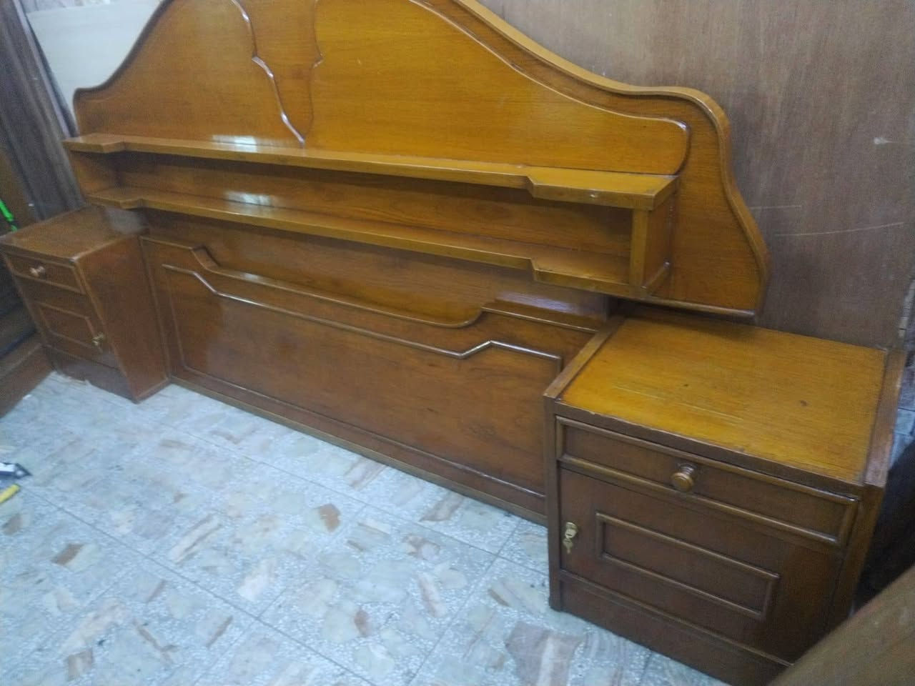 السلام عليكم 
غرفه صاج 6 ملحق كلش نظيفه صاج داخل وخارج مابيه كل ضرر سعرها 550 بيه مجال.. مكان بغداد المشتل 
( الخاص مغلق شراي واتساب *********** )
