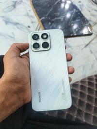 هاذا مبايل البيع هونر اكس8c ذاكرته 256مستخدم شهرين فقط مبايل بعده جديد...