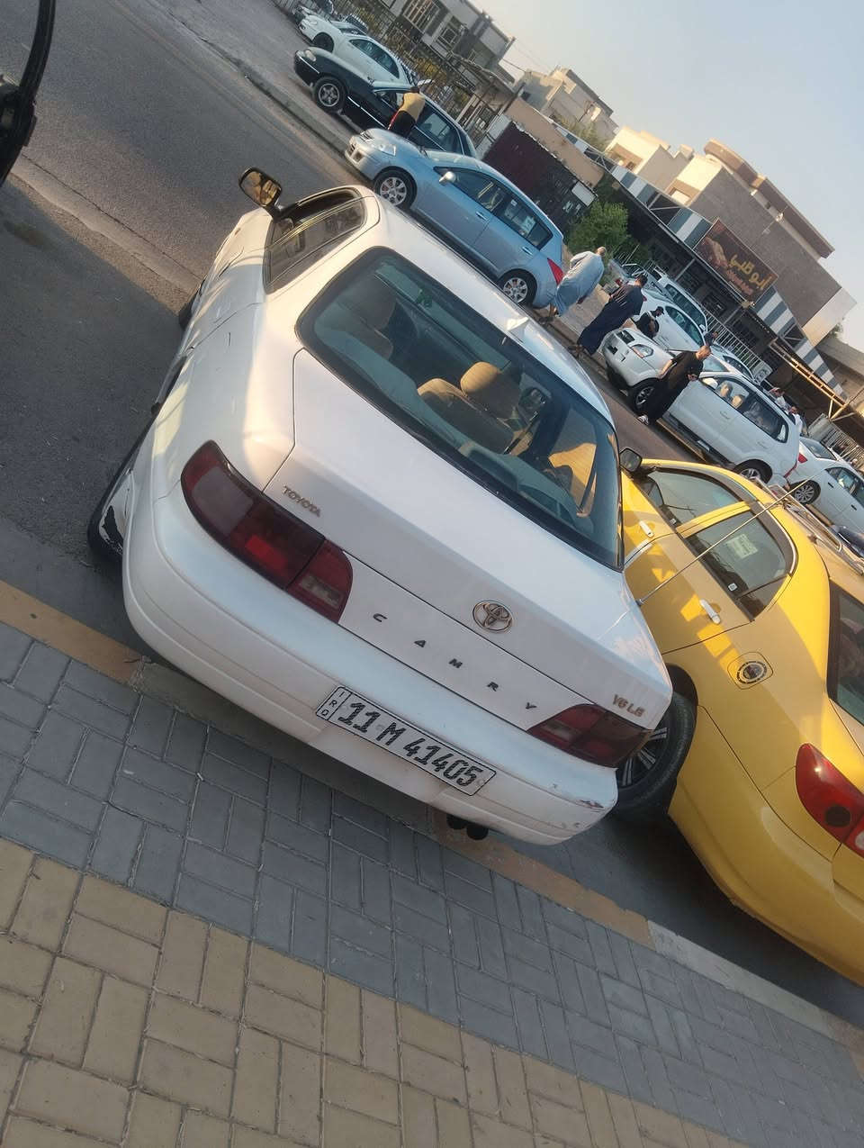 سلام عليكم،،، كامري لون ابيض موديل 95 رقم بغداد انگليزي سياره حلـوه بلادي ما محور  محرك سته  تبريد شتغل منقص غار  تخم تاير جديد سيارة كلش حلوة مرتبه 
سعر 40 بيه مجال اتصال ***********
