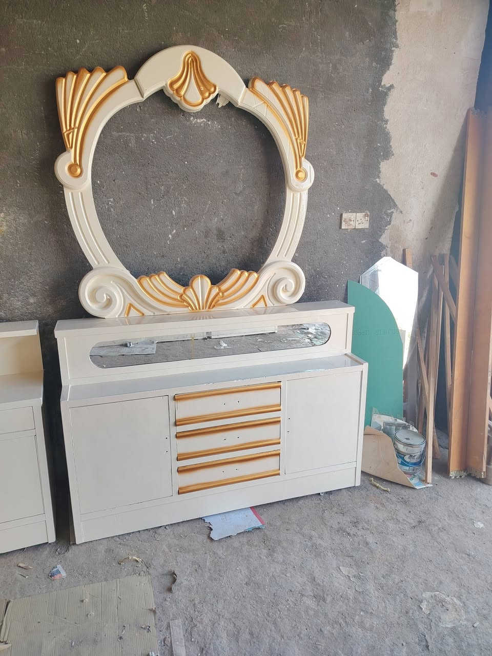 غرفه تزكام ام ستة نرماده مو انديف صاج
صبغ جديد السعر ٤٥٠ الف الغرفه كامله وجاهزه اي نقص مابيه العنوان ذي قار قضاء الغراف قرب علوة الأسماك محل نجارة أثير *********** ملاحظه الغرفه جام ويدات موجودات يعني تاخذ جاهز مجهز
