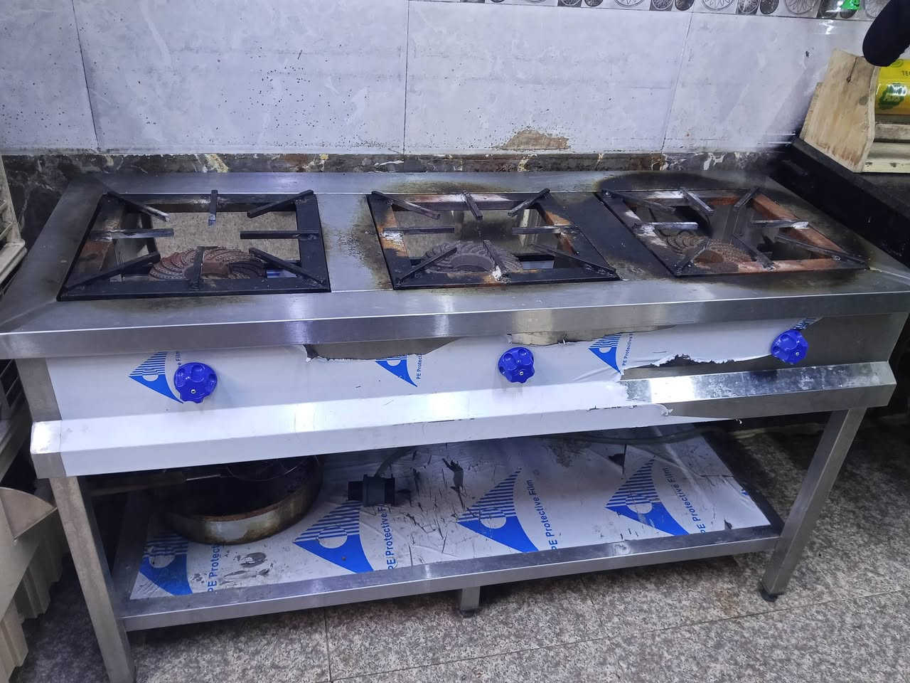 طباخ 3عيون جديد مستخدم اقل من شهر و شوايه دجاج  نضيفه60%
التواصل على الارقام
 الاستفسار على الارقام 
***********
***********
