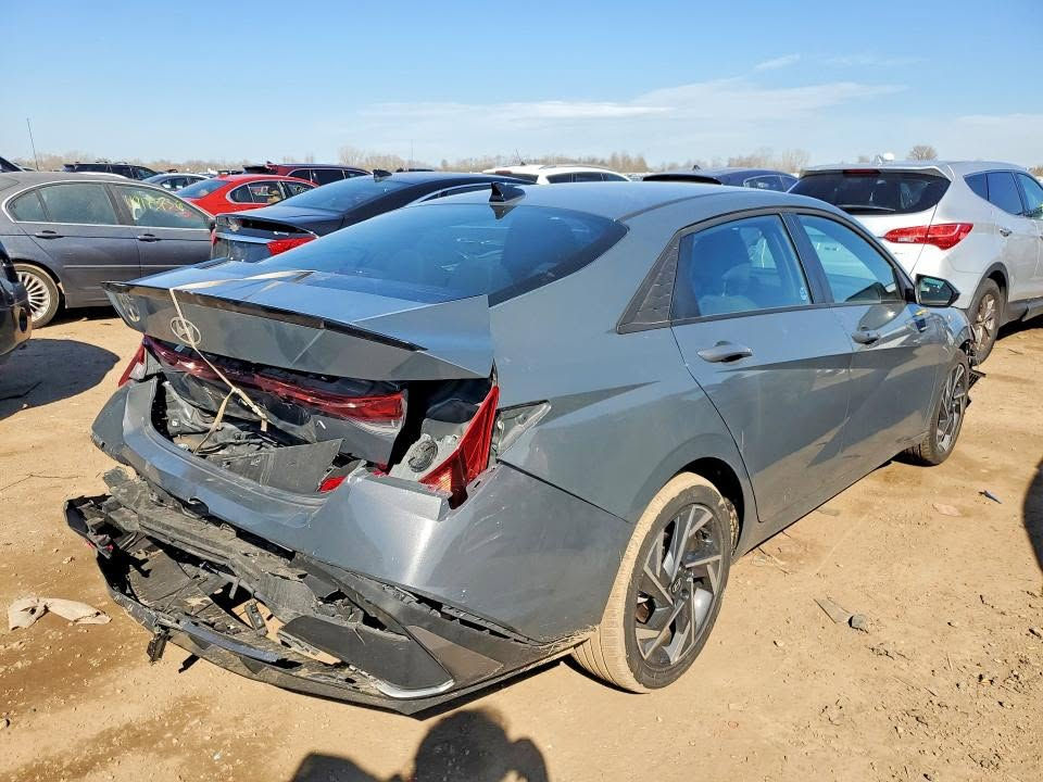 2025 HYUNDAI ELANTRA SEL SPORT
السعر بيع مباشر من المزاد   :   67 $
تاريخ المزاد  :   2026/9/22
الحادث  :  موضح بالصور
حالة السيارة  :السيارة تعمل و تسير
 ((  مكان السيارة في امريكا   ))
بإمكان ادخال السيارة على كتاب شهداء
((  يكون حساب الجمارك و الضريبة على مبلغ الفاتورة للسيارة  ))
مدة النقل من امريكا الى العراق 60   يوم  (( يتعهد المكتب بفترة النقل ))
للشراء الحضور الى المكتب في العنوان المذكر بالأسفل مع جلب عربون 
مكتب همام كريدي لمزادات السيارات  
شراء و نقل السيارات من امريكا للعراق
العنوان  /  بابل - حله - شارع الجمعية
اهلا وسهلا بيكم من الساعة ٣ الى الساعة ١٠ مساءاً
***********
واتس اب
https://wa.me/message/BEZOHX2I6NQDD1
 
 
#مزاد #كوبارت #iaai #وارد #امريكي #عقبة #ميناء #بيع #شراء  #استيراد #نقل #الحره #تخليص #تعقيب #كيا #هونداي #الزرقاء #الاردن #بلسايد #تولورايد #النترا
