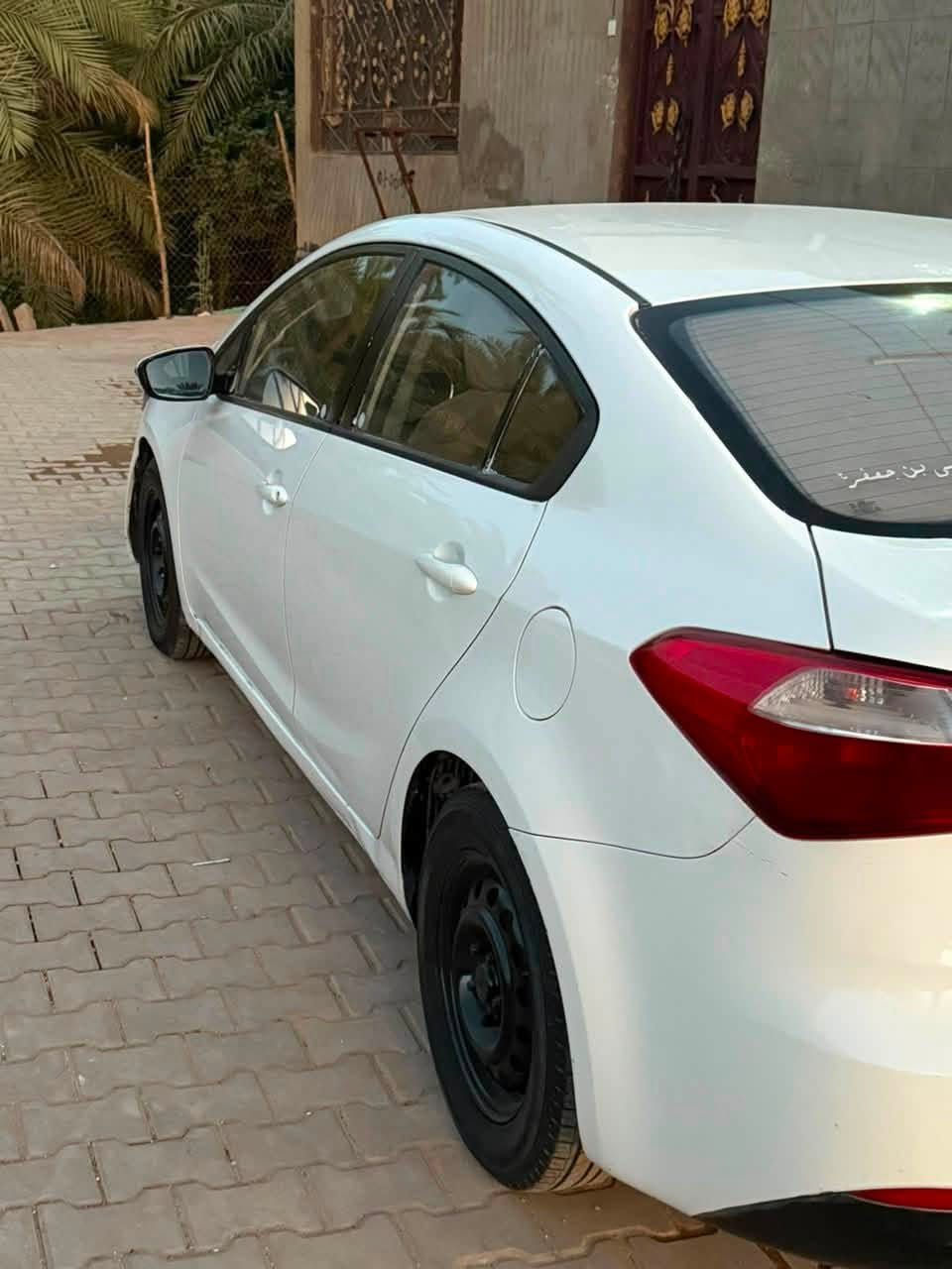 متاح سيارة سيراتو موديل ١٣ بيها نص بندي. مصبوغ ولباب امامي بارد ولباقي مكفول كير مكينه جديد عله فحص مكان ابو صخير ***********
