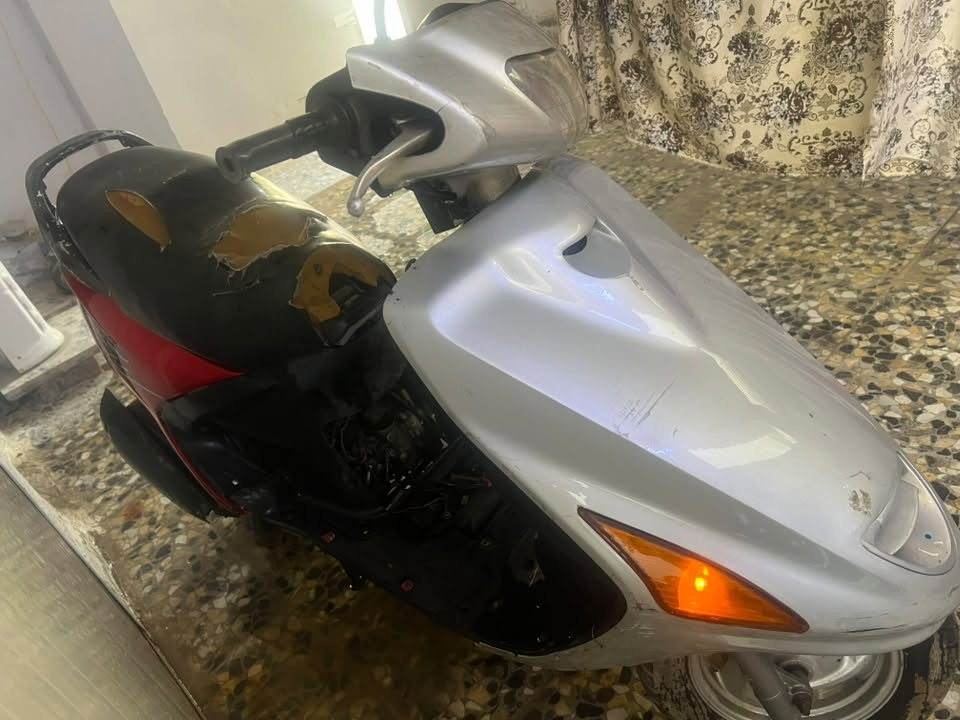 فراشة فحل للبيع 
صار 10 ايام من جفتتها
زوج تايرات جدد 
سلف وهندر
لايت شمسي وزنون 
سعرها 250 الف وبيهة مجال 
***********
مكانها حي النصر قرب الاطفاء
