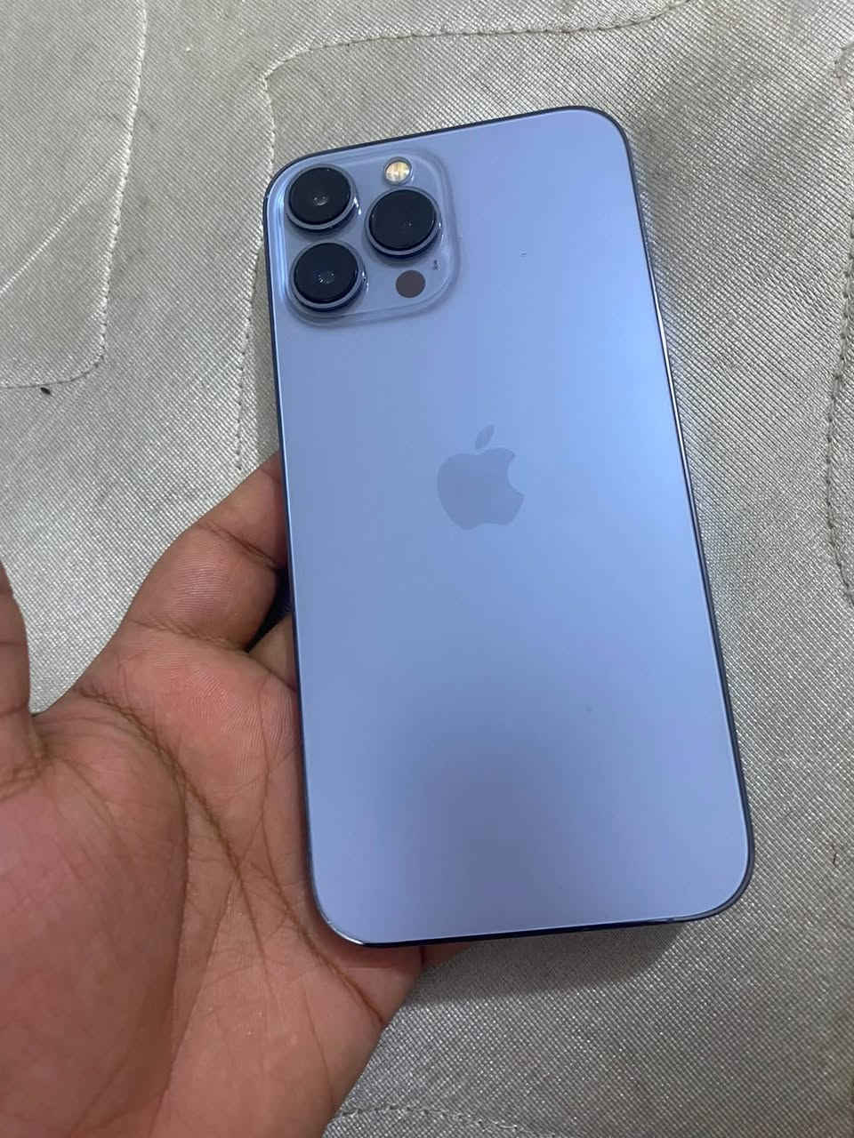 ايفون 13 برو ماكس
شاشه بيها خيال و فطر بالطول و مبدله 
بطاريه مبدله
كاميره مبدله 
كل التفاصيل بالصور 
سعره 375 مجال بسيط كلش 
***********
