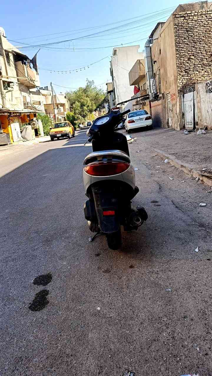 سلام عليكم
دراجه بريز نوزل حديث الدراجه رمبه  فول نضافه 
مكينه ما مفتوحه جديده  شلعته تشك الكاع 
زوج تايرات جددد  كهربئيات كله شغاله 
مكاني بغداد الحريه لاولى 
***********

