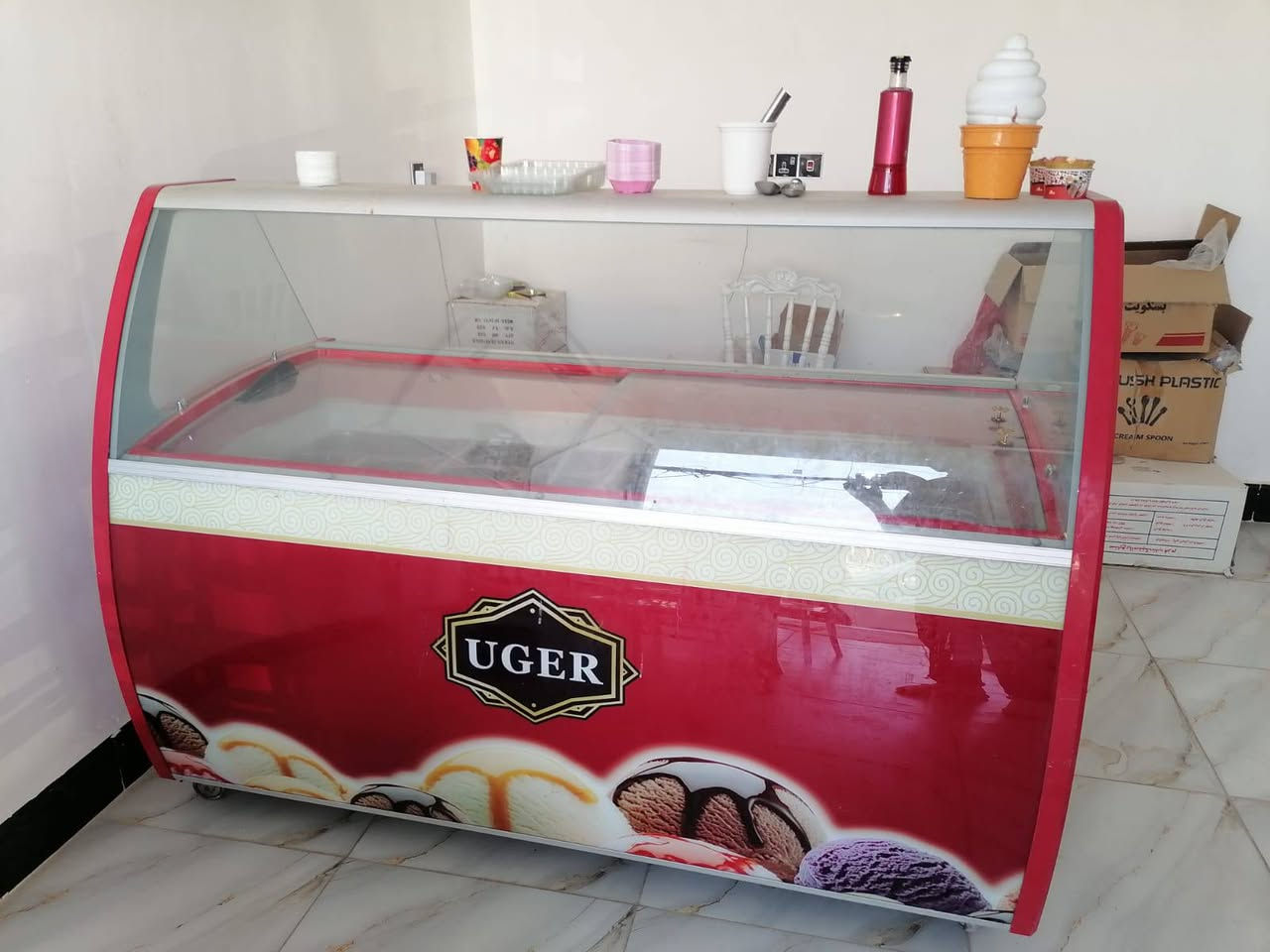 عارضة ومجمدة آيس كريم uger درجة أولى 12 بلانك اخت الجديده
الرقم : ***********
السعر : مليون و 600 الف قابل للتفاوض ...
الشراي الجاد رجاءاً الإتصال على الرقم حصراً ...
