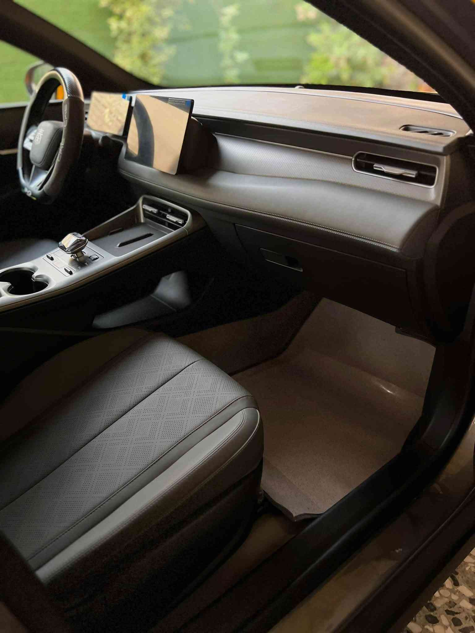 بي واي دي كن بلاس 2025 رقم بغداد أجره
Byd Qin Plus 2025 
السياره على وضع الشركة كفاله عامه الممشه الكلي 18 الف 
داخل زيتوني كامل ملحقات السياره فول ومعروفه المواصفات 
3 انظمة (( بانزين - هايبرد - كهرباء )) 

السعر : 20 مليون 
الهاتف : *********** 
العنوان : بغداد
