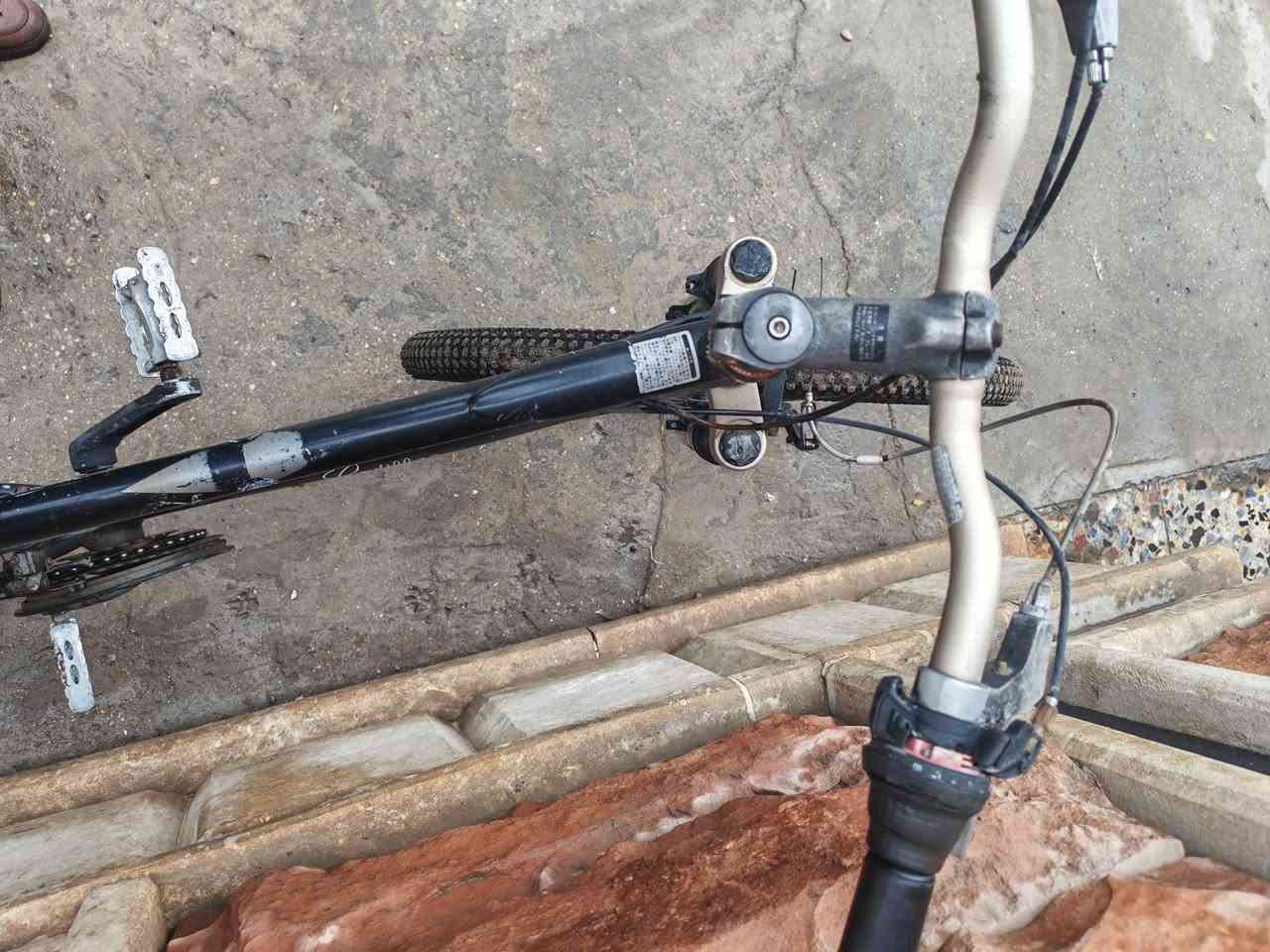 سلام عليكم
بايسكل جبلي (Mountain Bike) ماركة كاديلاك مرخصة من شركة GM العامة. البايسكل وارد ياباني (ستوك). حجم 26  

بايسكل اصلي فريم قوي جدا يتحمل وزن عالي يحتاجلة فقط ترتيبات بسيطة لان چان مهمول 

يحتاجلة صيانة للدبل و كير امامي وخلفي و سرج

رايدة ب 75,000 الف عنوان بغداد زيونة 
ما عندي توصيل
***********
