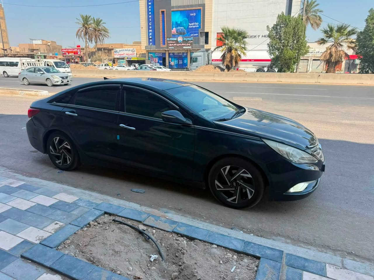 السلام عليكم
سوناتا 2014 
رقم ذيقار انكليزي 
تحويل مباشر 
فوول عدا السلايت 
مكينه 2400 GDi 
لاتنقيص لا تبخير لا ضعف جديده كلش 
حادثها جاملغ وبنيد وشويه من لغد 
بيه صبغات ابيع حزام 
سياره جديده وجاهزه 
كير مكينه حداديه تخم تاير تبريد ثلج بشرط تنصي  
سياره خير من الله تاخذه الف دينار ماتصرف عليها تلكه نقص تكطعه من الفلوس 
السعر ٨٨ ورقه وبيه مجال كلش بسيط 
اي استفسار مكاني بابل *********** بيع فقط
