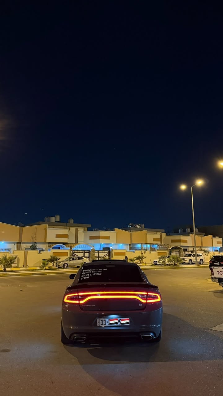 تشارجر SXT • فتحة سقف • ماشي ٧٤٠٠٠